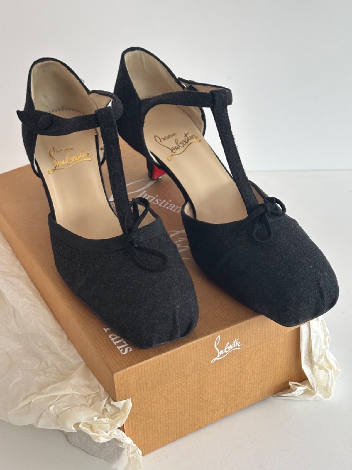 Laboutin Grey Flannel T-Strap Pump w/Ballet Pointe Toe Never Worn Circa Late 90′