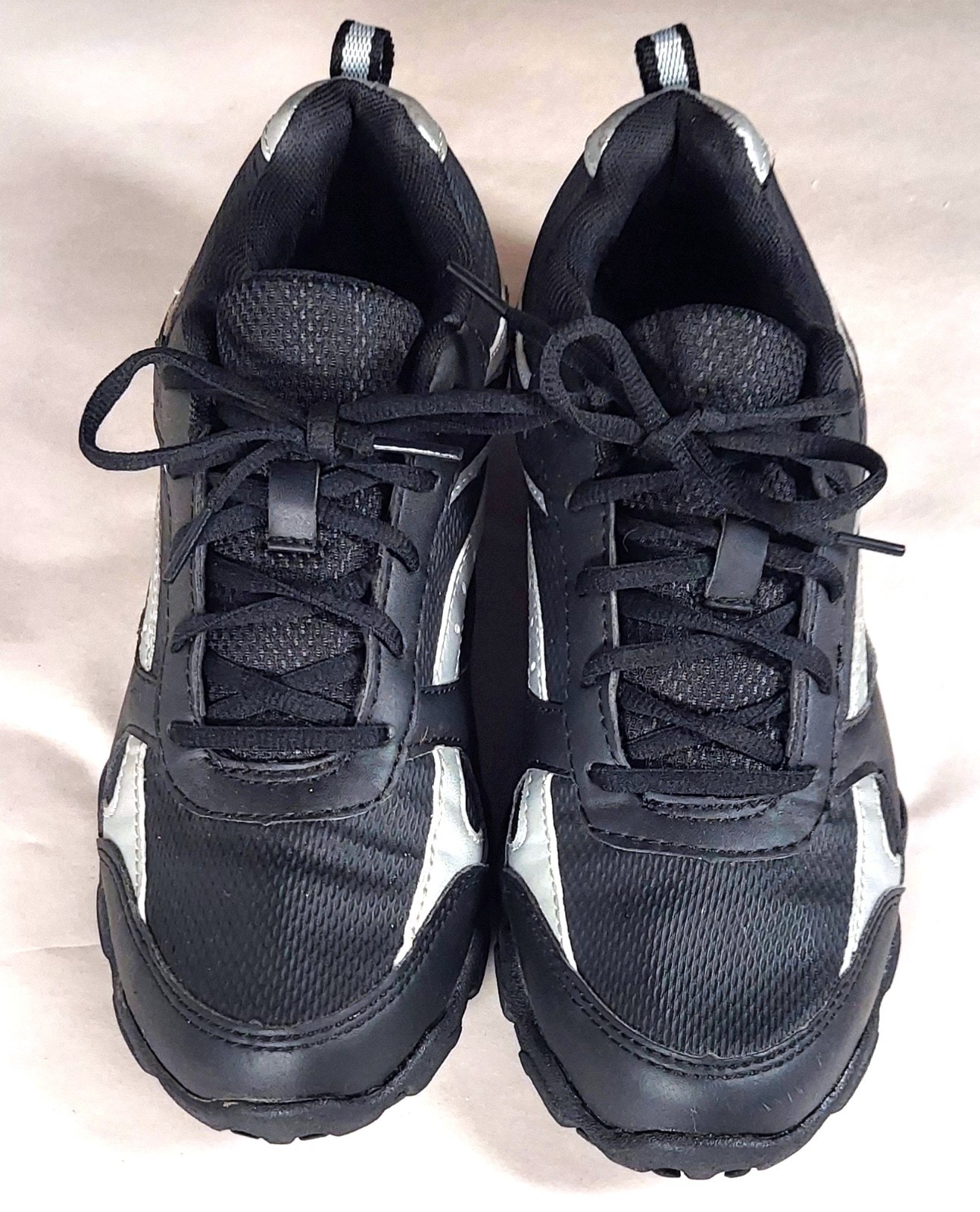Black Silver Athletic Sneakers Non Marking Soles Women’s Size 8 NWOT