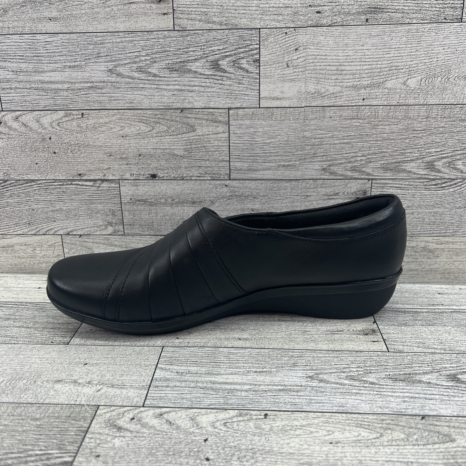 Clarks Women’s Everlay Iris Size 6M Black Leather Slip On Loafer Shoes New