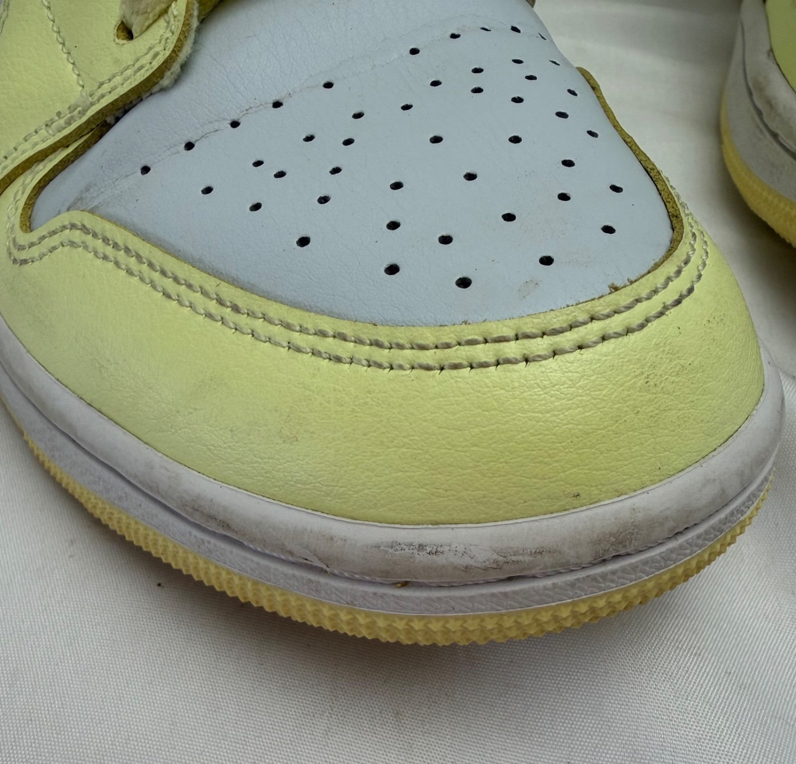 NIKE AIR Jordan 1 Low Lemonade US 8 WOMENS