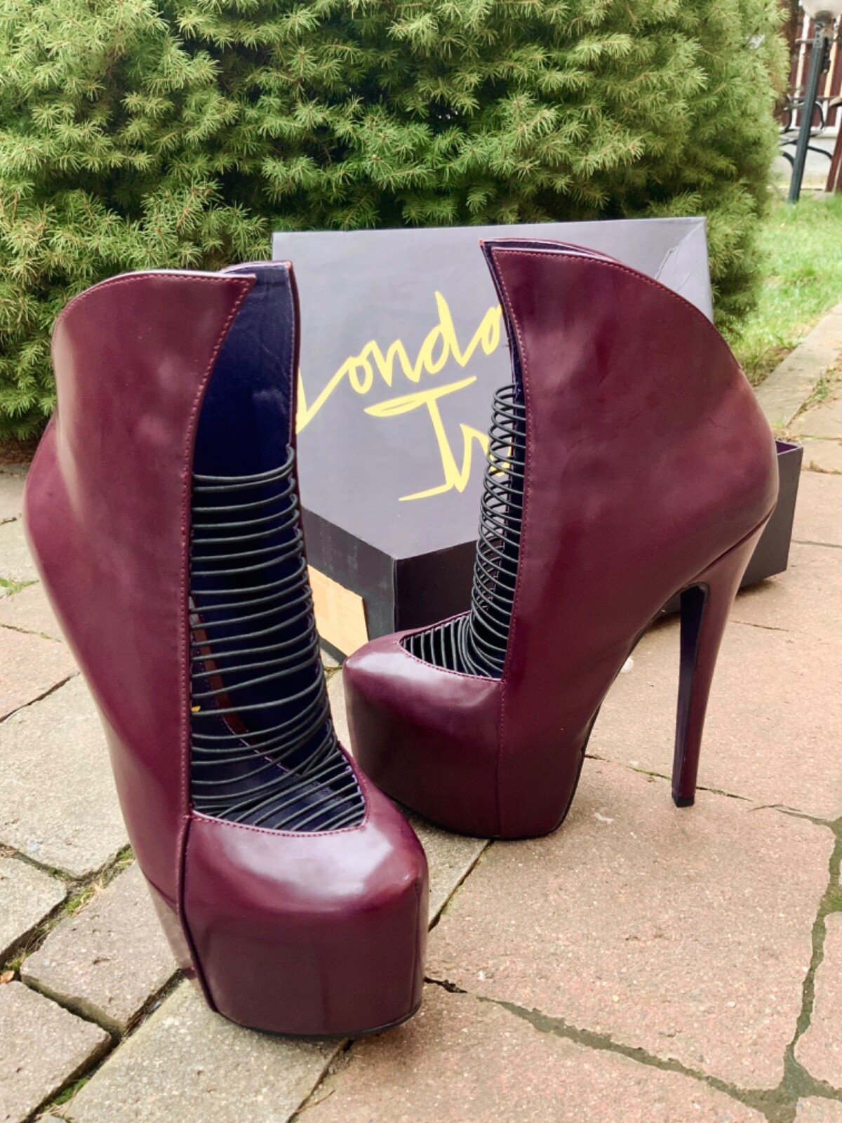 ZIGI NY LONDON TRASH CRIME PATENT LEATHER STRAPPY WEDGE BOOTIE 6.5 US/ 37 EU