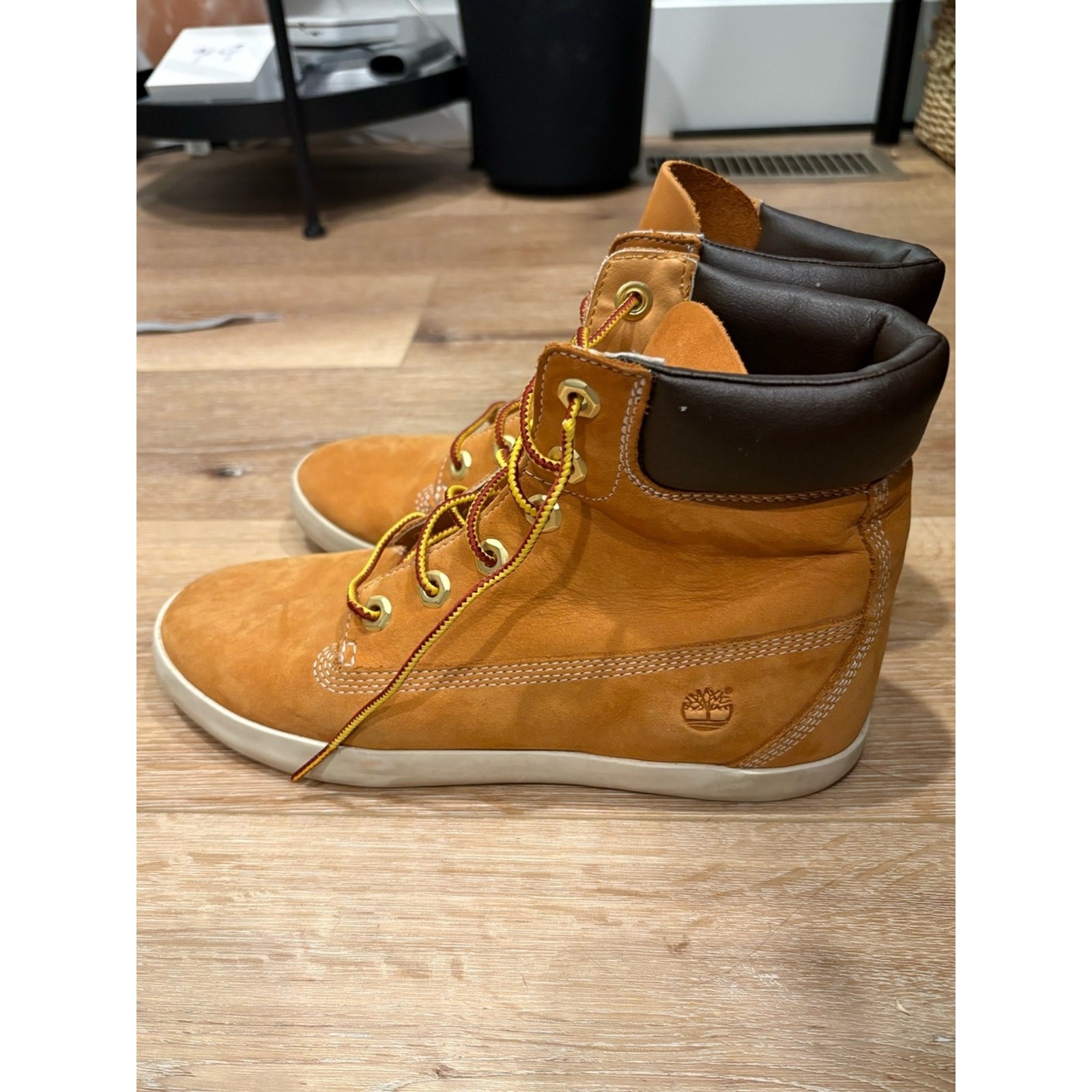 Women’s Timberland Wheat/Chocolate High-Tops-Size 7.5