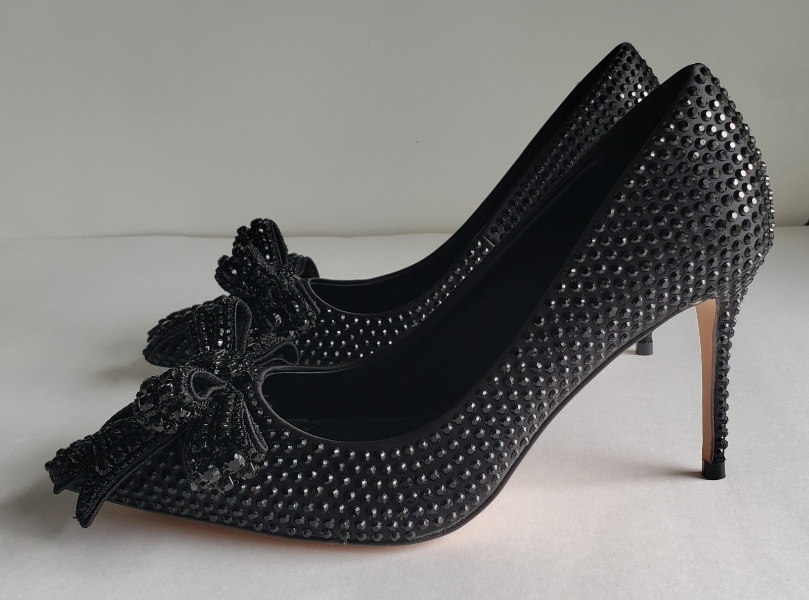 KURT GEIGER LONDON BELGRAVIA BLACK CRYSTAL RHINESTONE EAGLE BOW PUMPS US 6 NIB