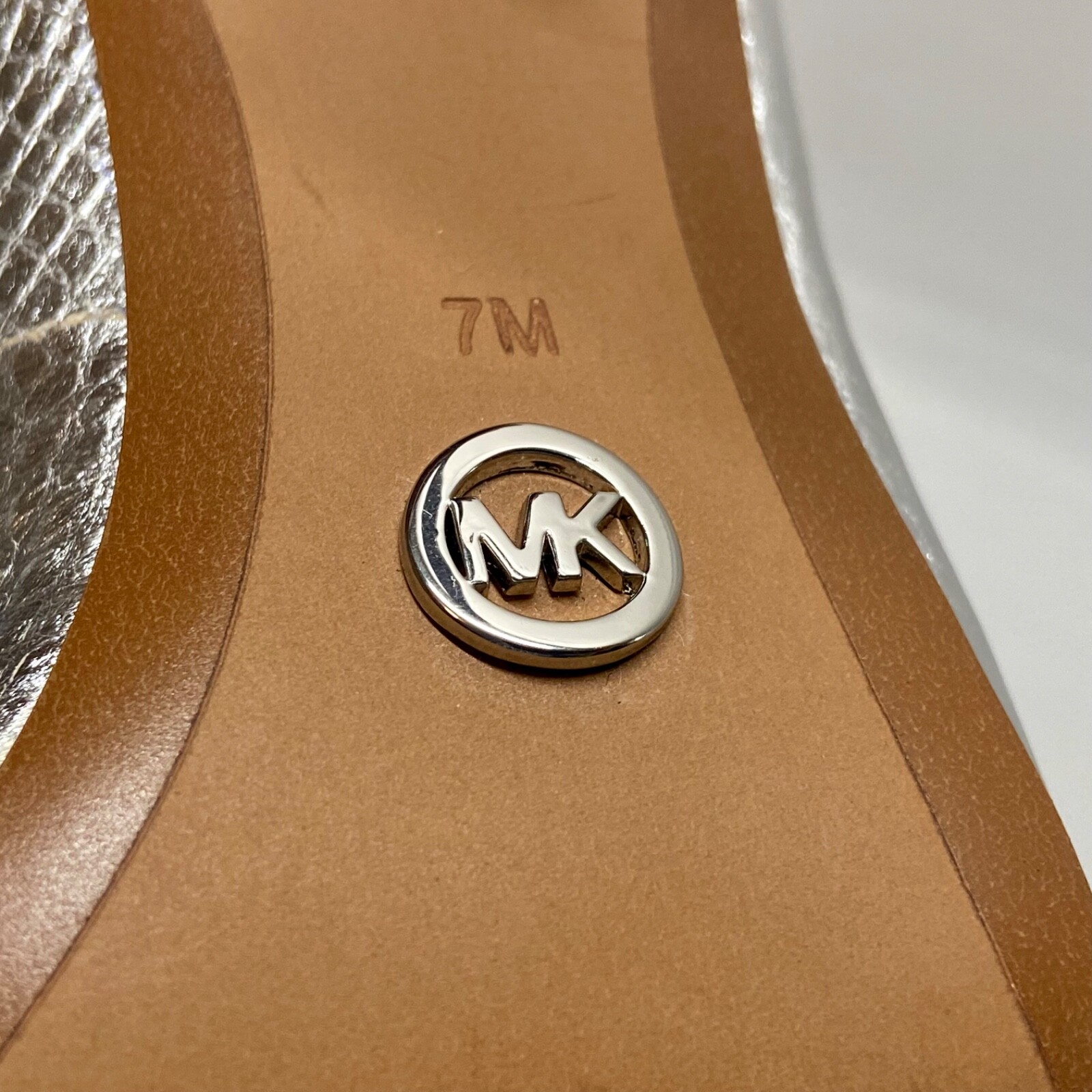 Michael Kors Claire Pump Women’s 7 Metalic Silver Snakeskin Embossed Leather GUC
