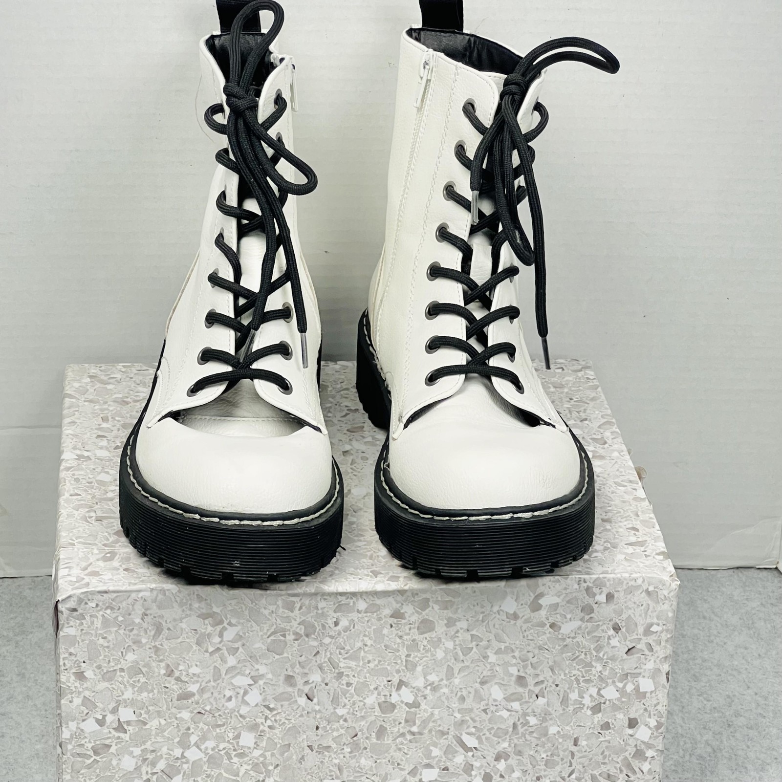 Unionbay Hayden Boots Womens Size 9 White Faux Leather Combat Zip Lace Up Ankle