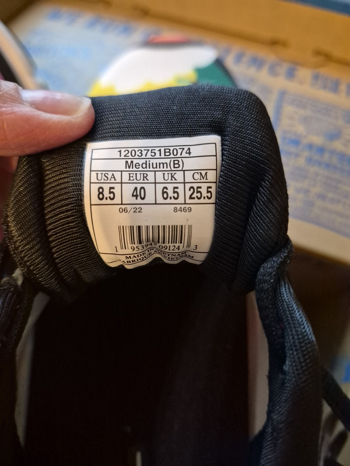 Brooks Trace 2 Women’s 8.5 – PRIDE Lisa Congdon sneakers. New In Box!