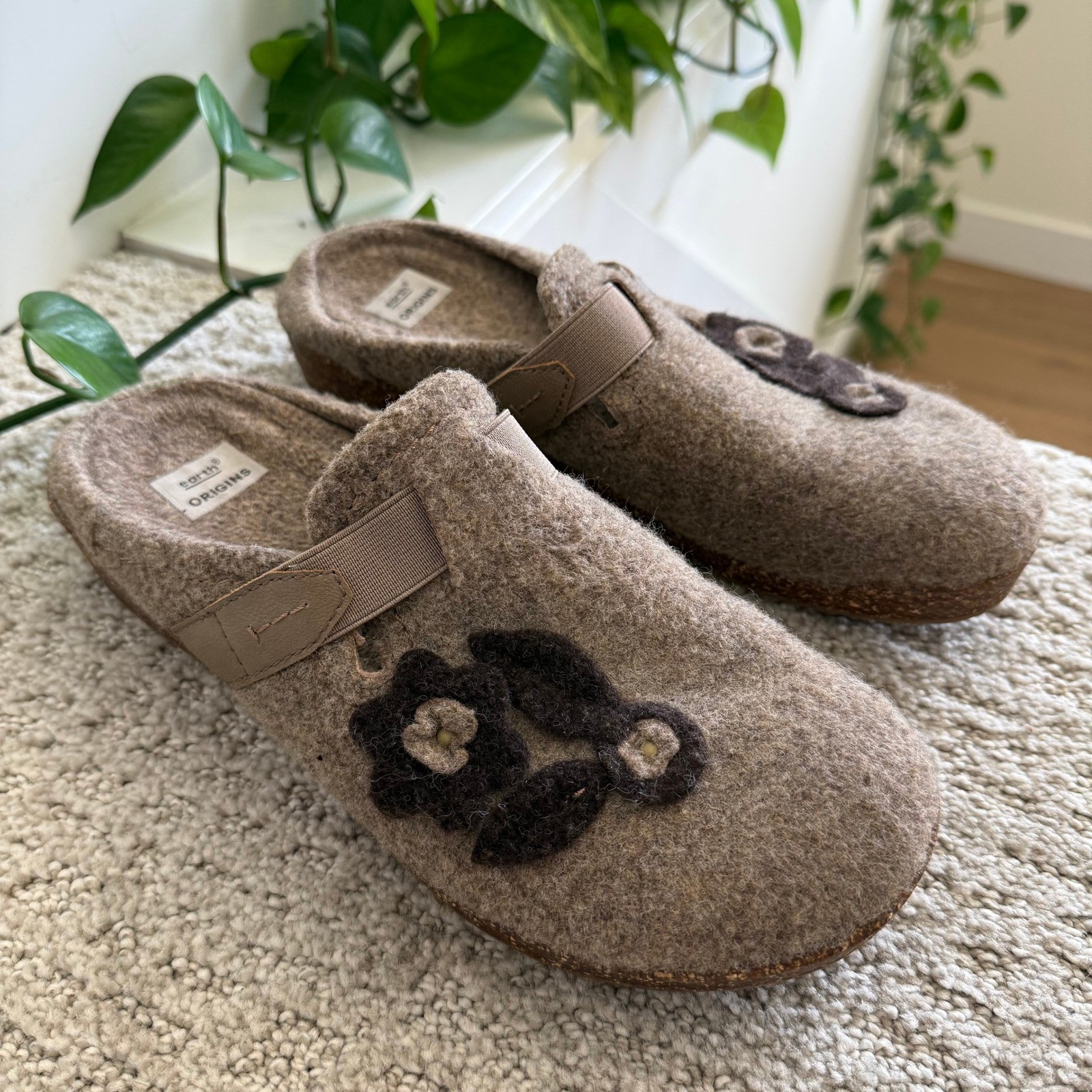 Earth Origins AURORA JACKIE Women 10 Felt Floral Clog MULE Slippers Cork OATMEAL