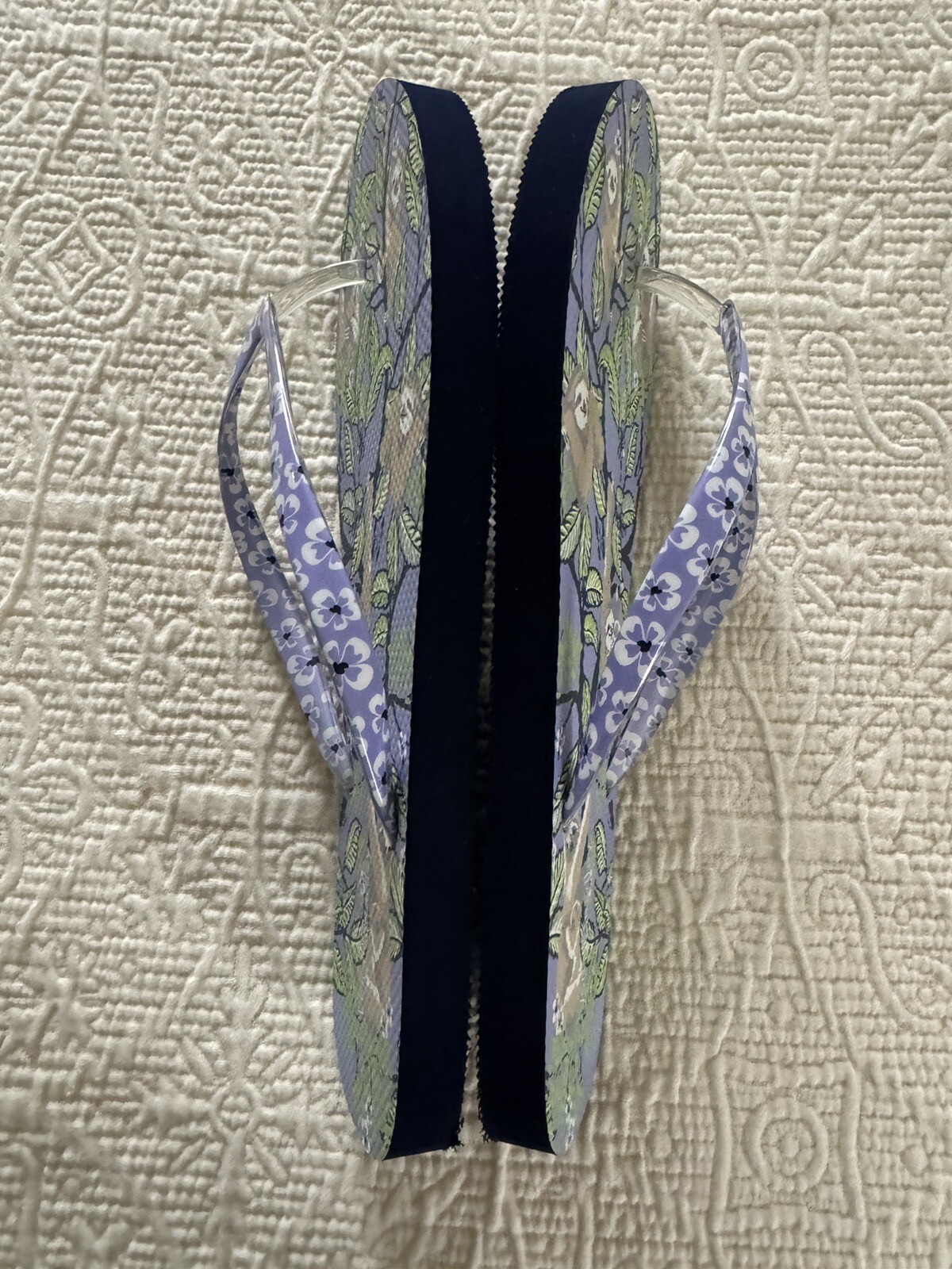 Vera Bradley Women’s Sloth Hanging Around Flip Flop Sandals Large 9-10 Purple