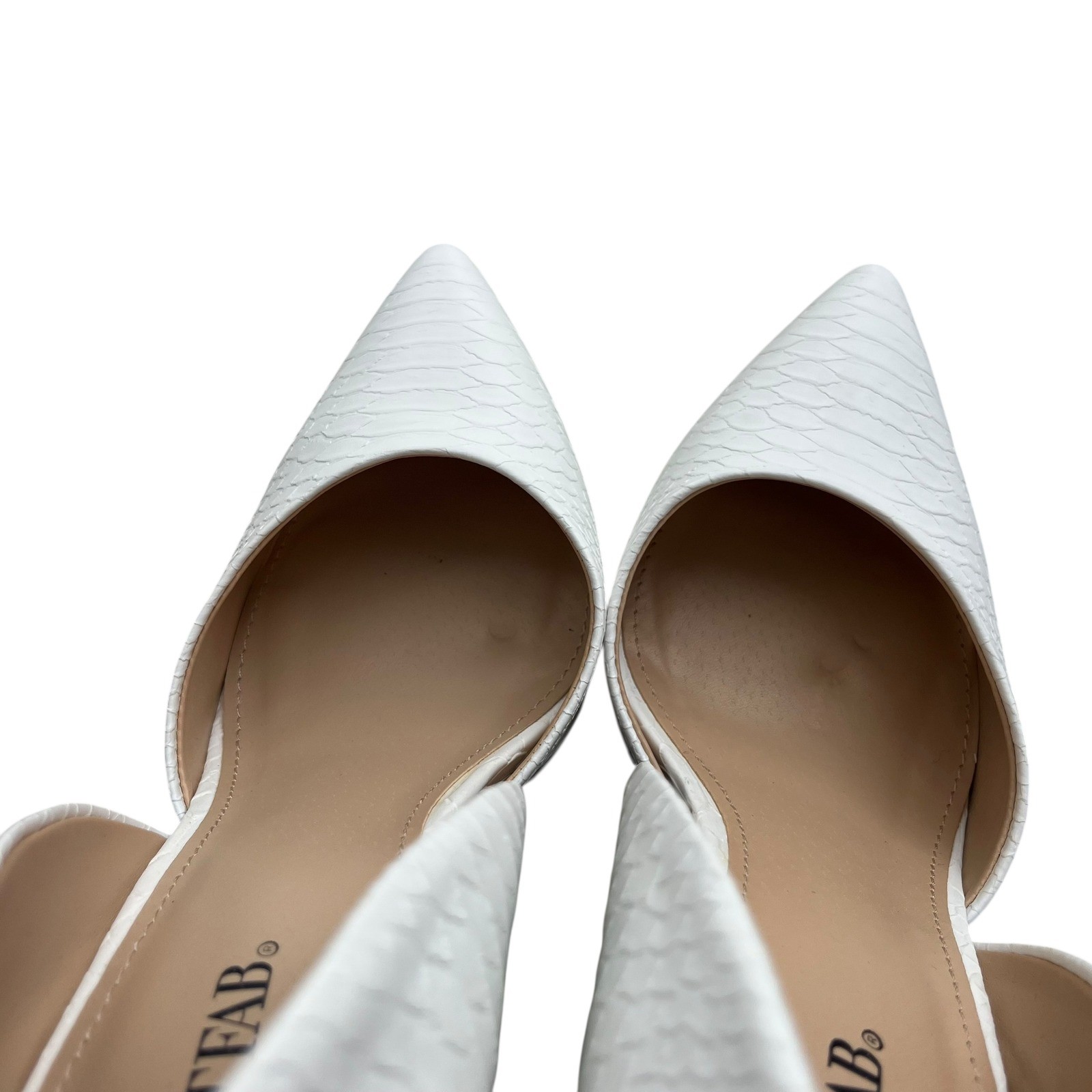 JUST FAB Women 9.5 White Gold Embossed Snakeskin Pointed Toe D’orsay Monika Heel