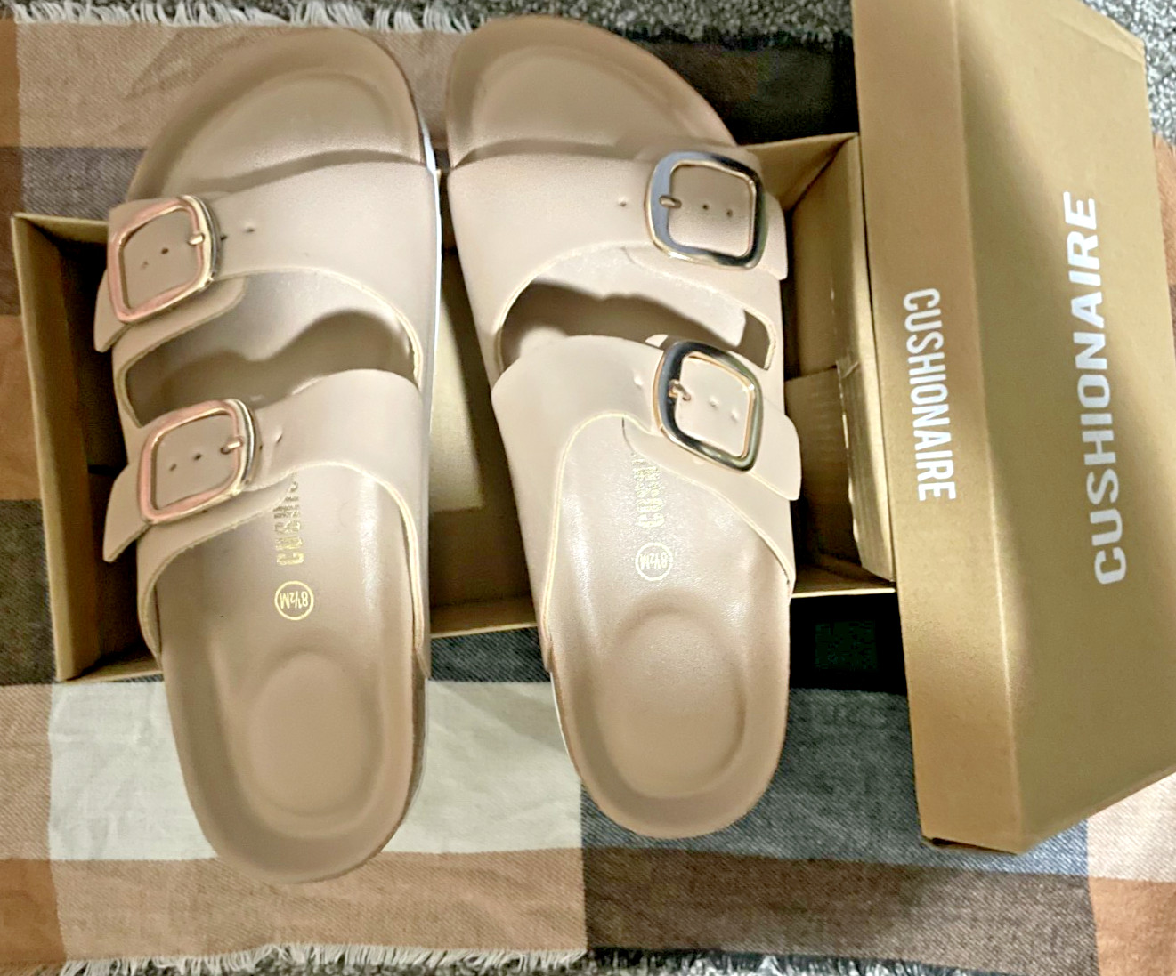 Cushionaire cork footbed light pink sandal women size 8.5