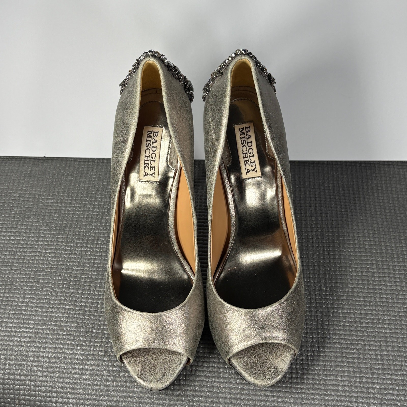 Badgley Mischka Kiara Embellished Peep-Toe Pump Heels Womens Size 9.5M Pewter