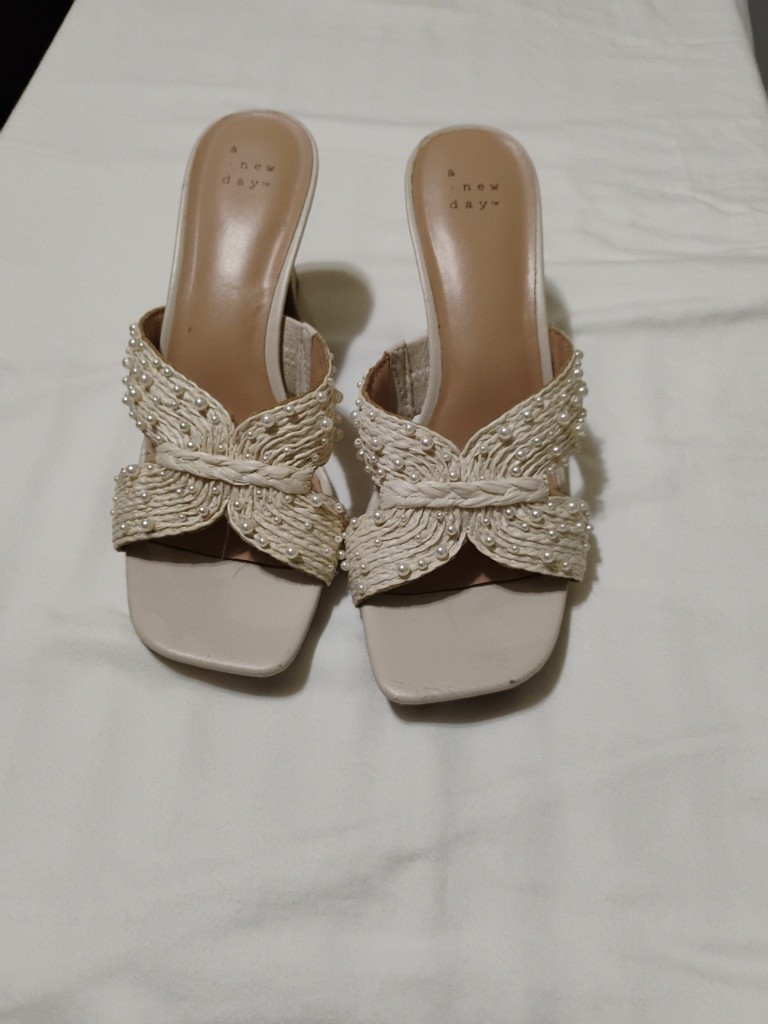 A New Day Tia Heels Cream With Pearls Size7.5 NWOT