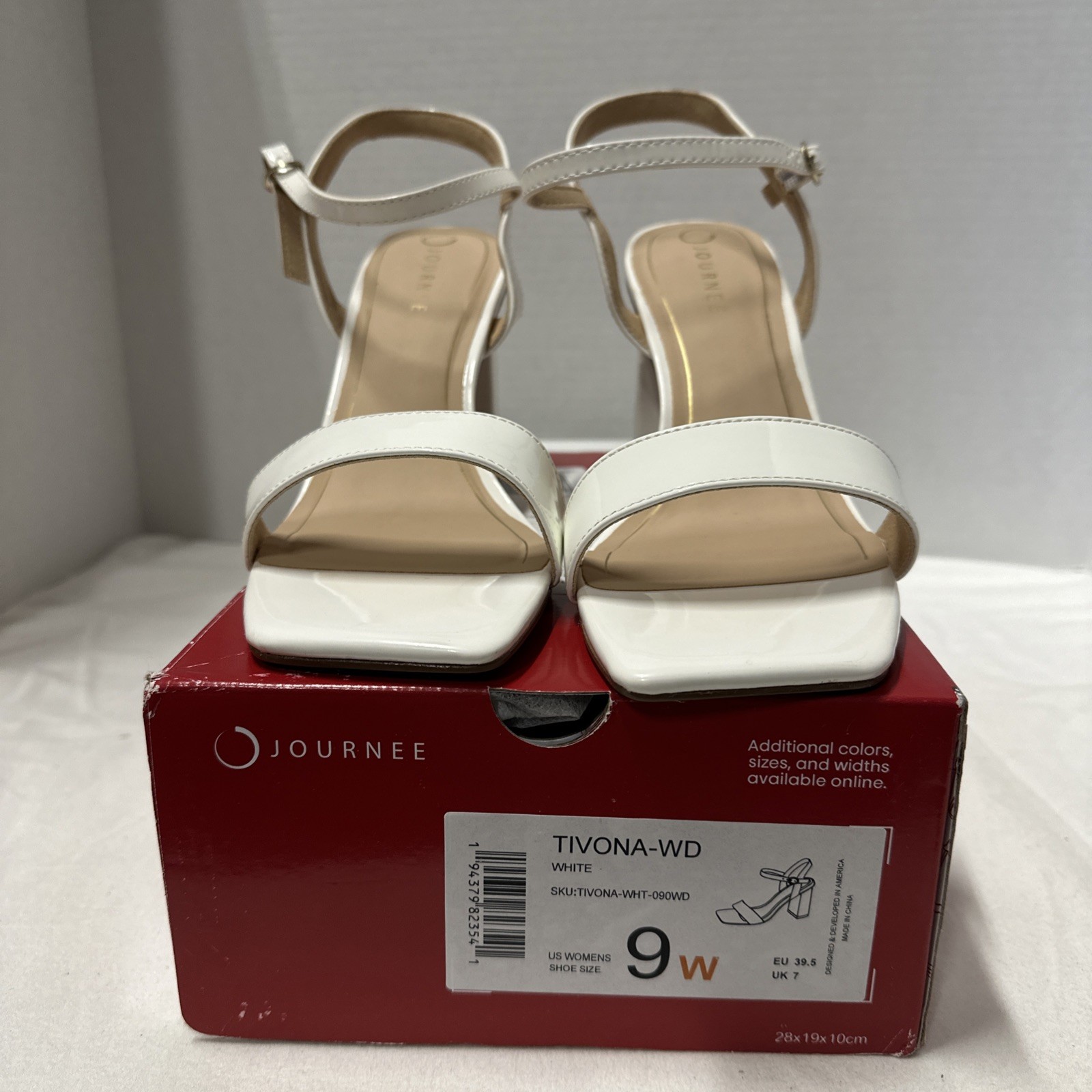 Journee Collection Women’s Tivona Square Toe Sandals White Shoe Size 9W
