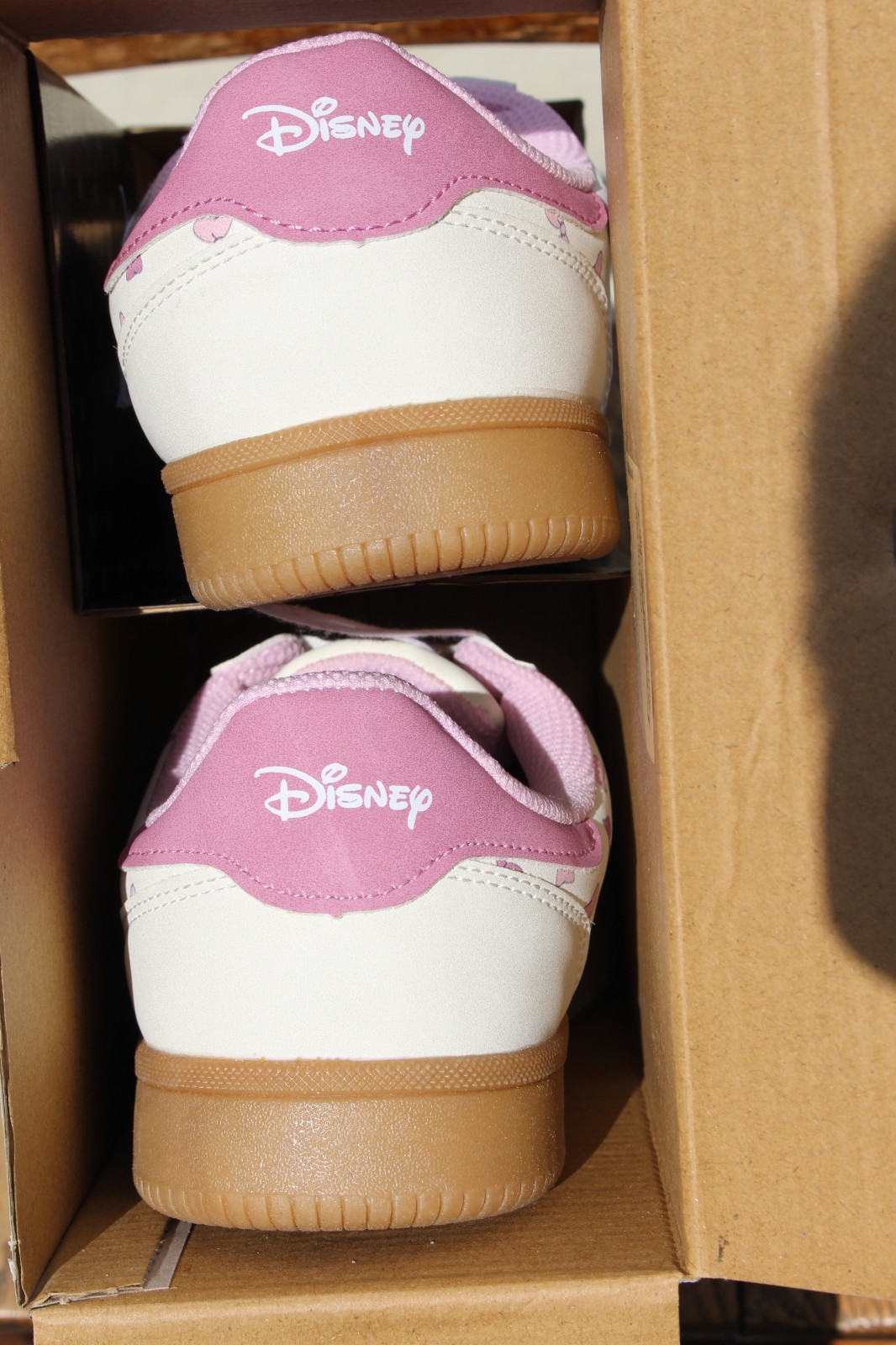 Disney Minnie Mouse Women’s Character Sneakers Size 10 NWT!