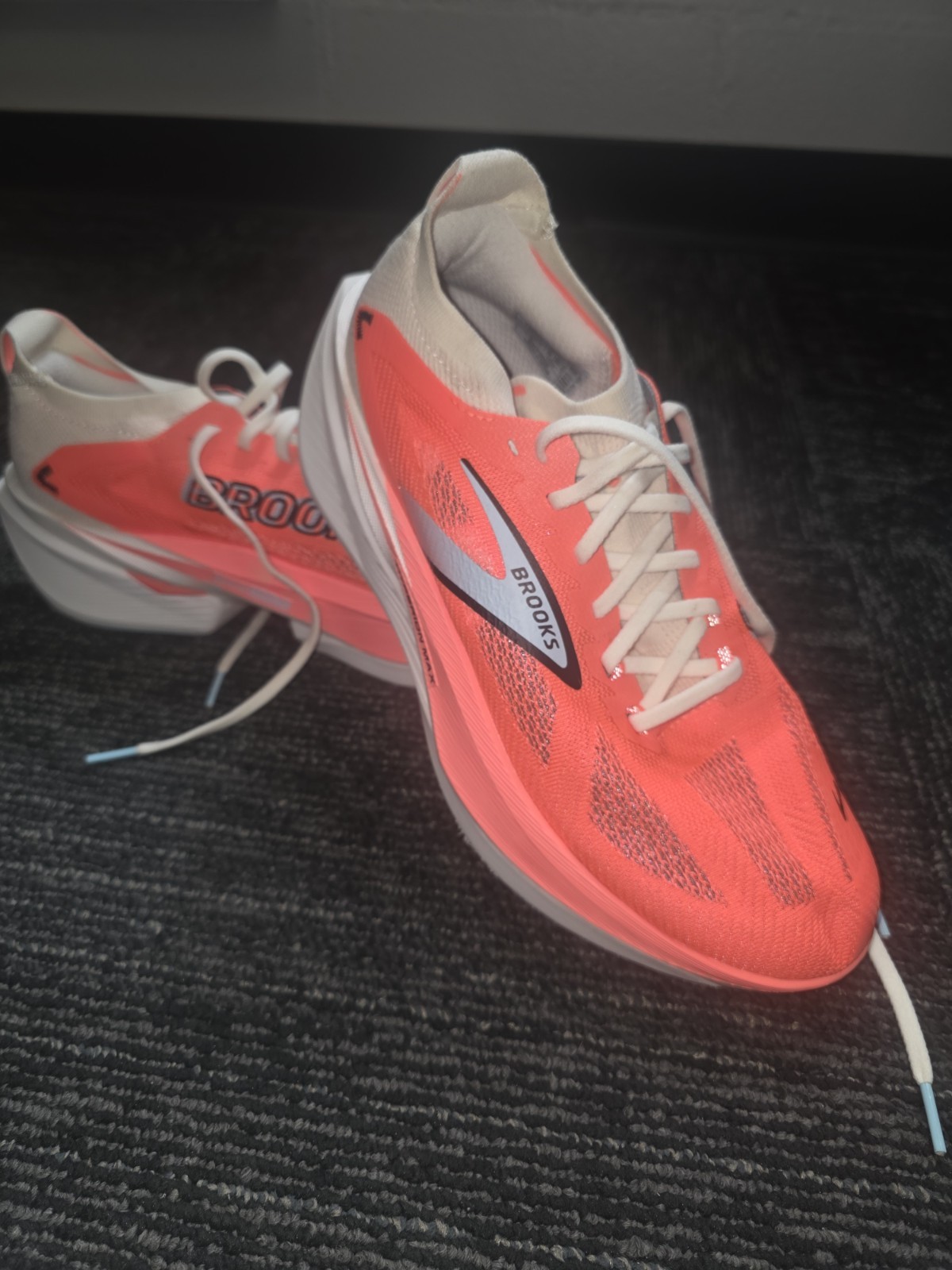 Brooks Hyperion Max 3 Women’s Size 11 Coconut Fiery Coral Athletic Running