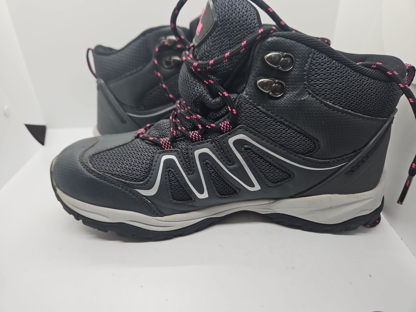 Magellan Outdoors Women’s Emory Hiking Boots-Size 9