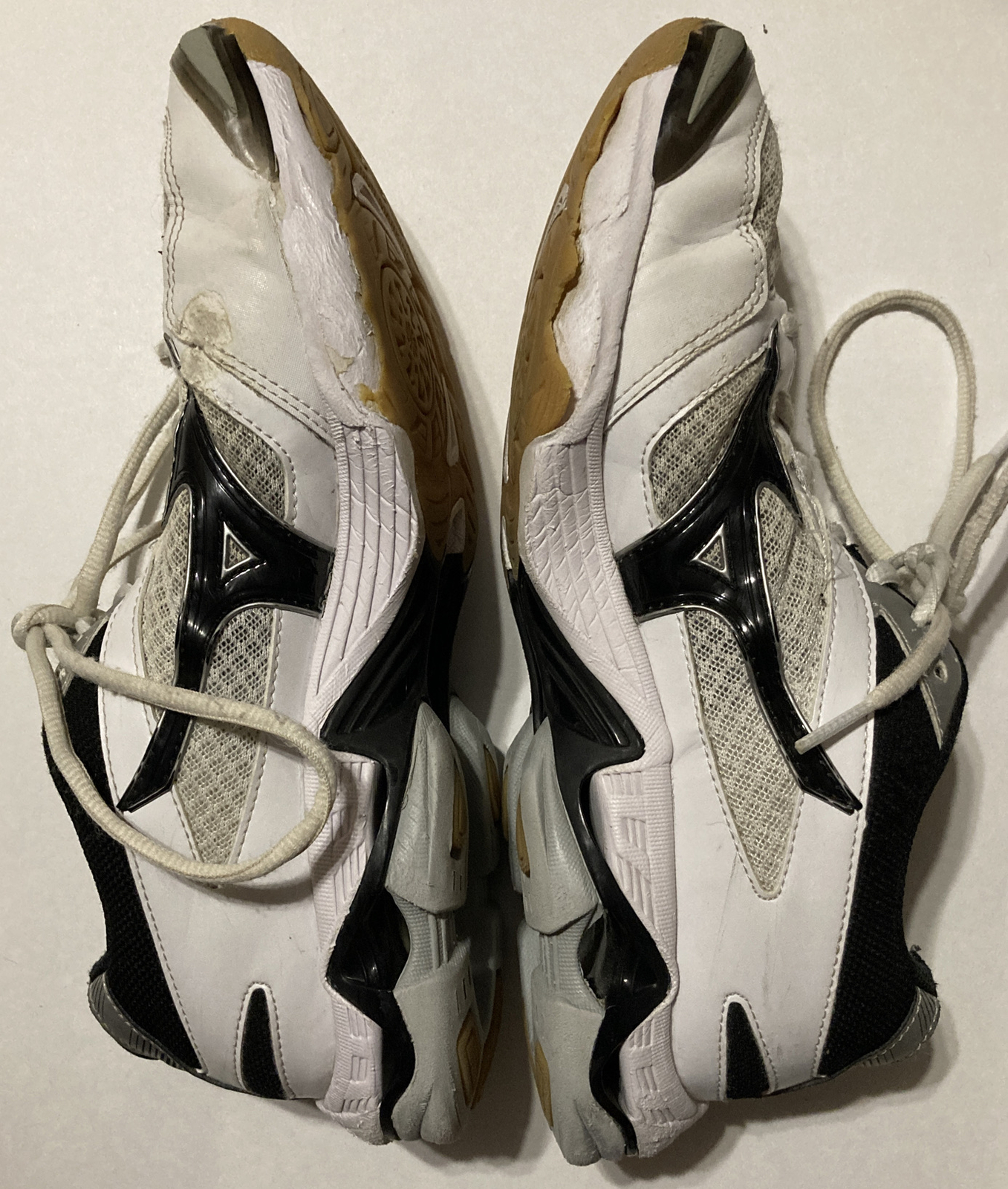 Mizuno Wave Bolt 6 Womens Volleyball Tennis Shoes Size 9.5 White Black