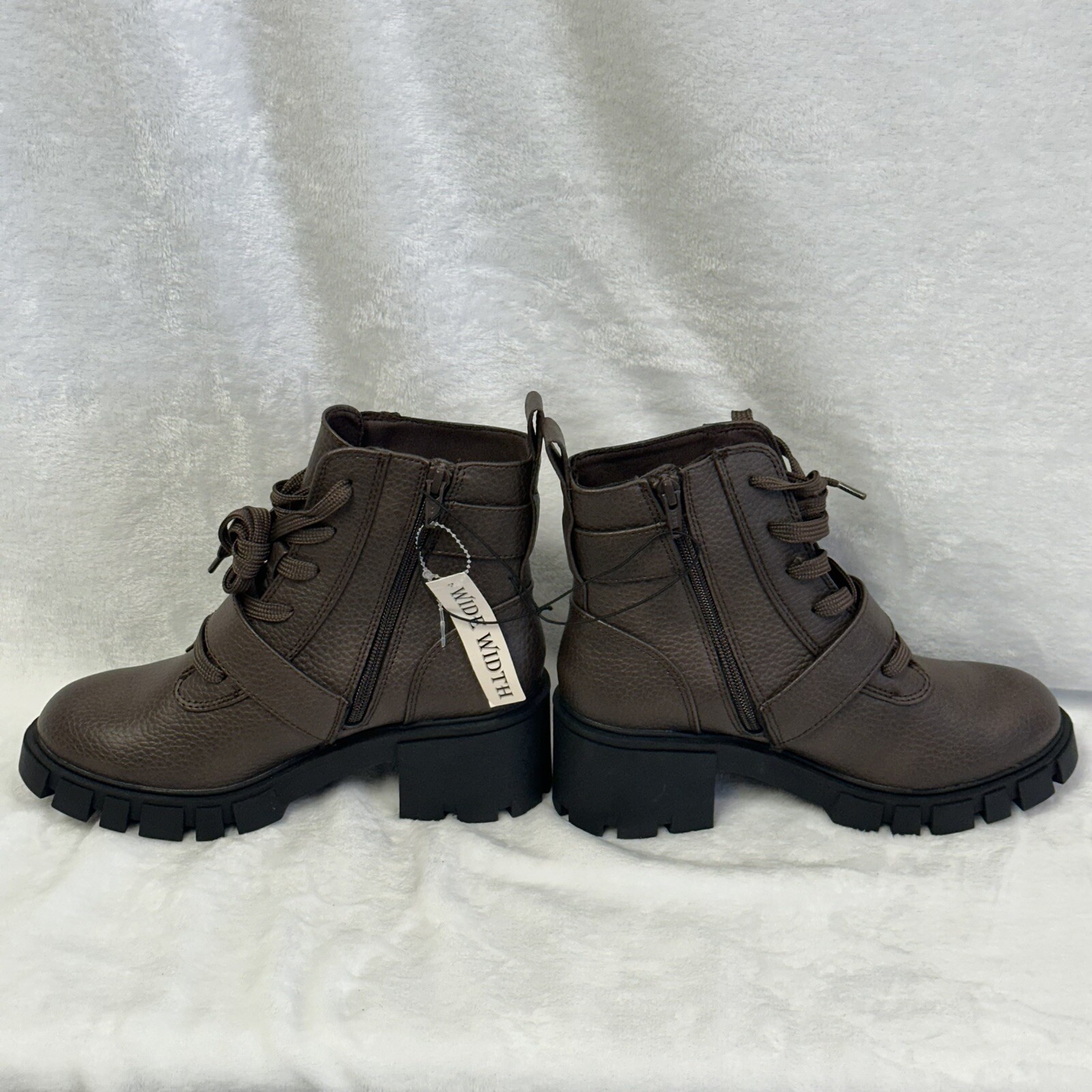 Women’s Seychelles Harley Chunky Lug Lace Buckle Boot Size 7W NWOB