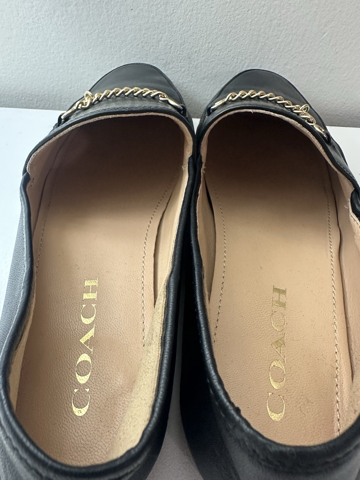 Coach Women’s Black Leather Loafer Flats Gold Chain Logo Slip-On 7.5