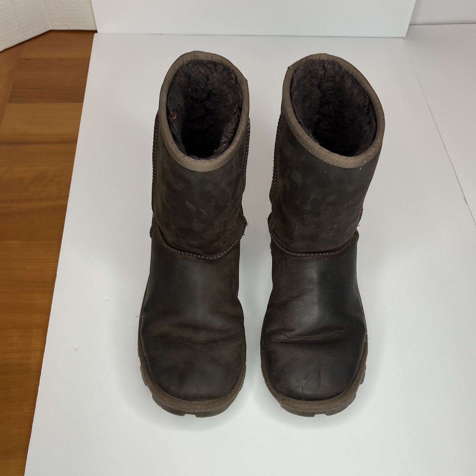 UGG 1111513 ESSENTIAL DARK BROWN SHEARLING LEATHER WOMENS USA 8 BOOTS