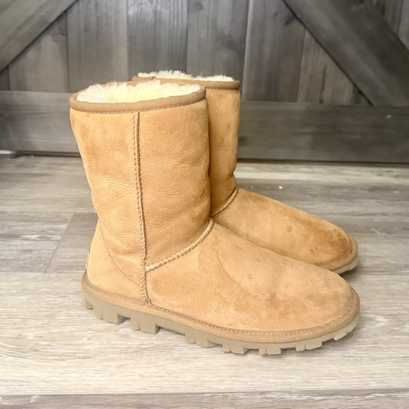 UGG Australia Classic Short Suede Boot # 5835 Chestnut Brown Size 7/EU 38