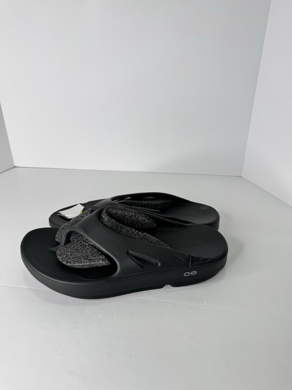 OOFOS flip flops Sandal Lightweight Recovery Footwear Unisex Black (M10/W12)