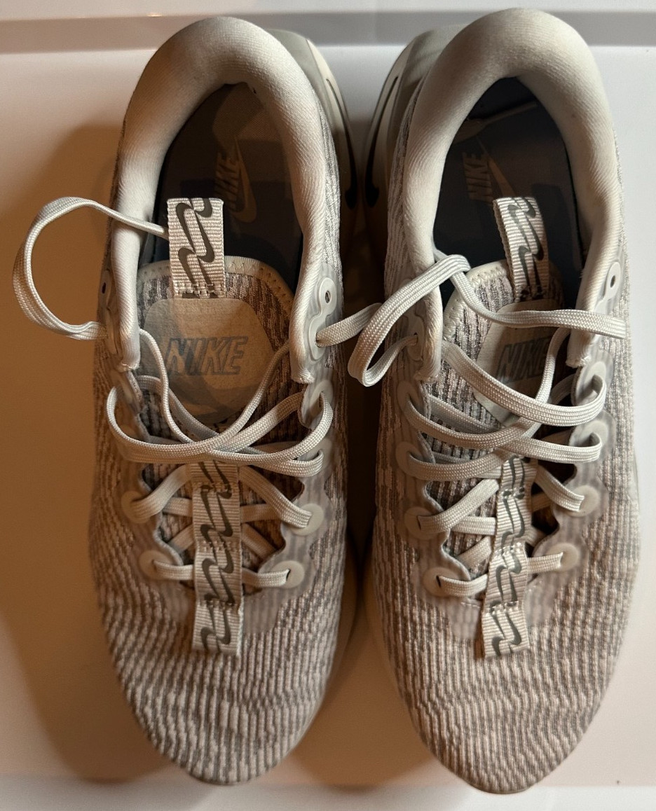 Nike MOTIVA Women’s Walking Shoes Blue US Size 11 | GREAT CONDITION