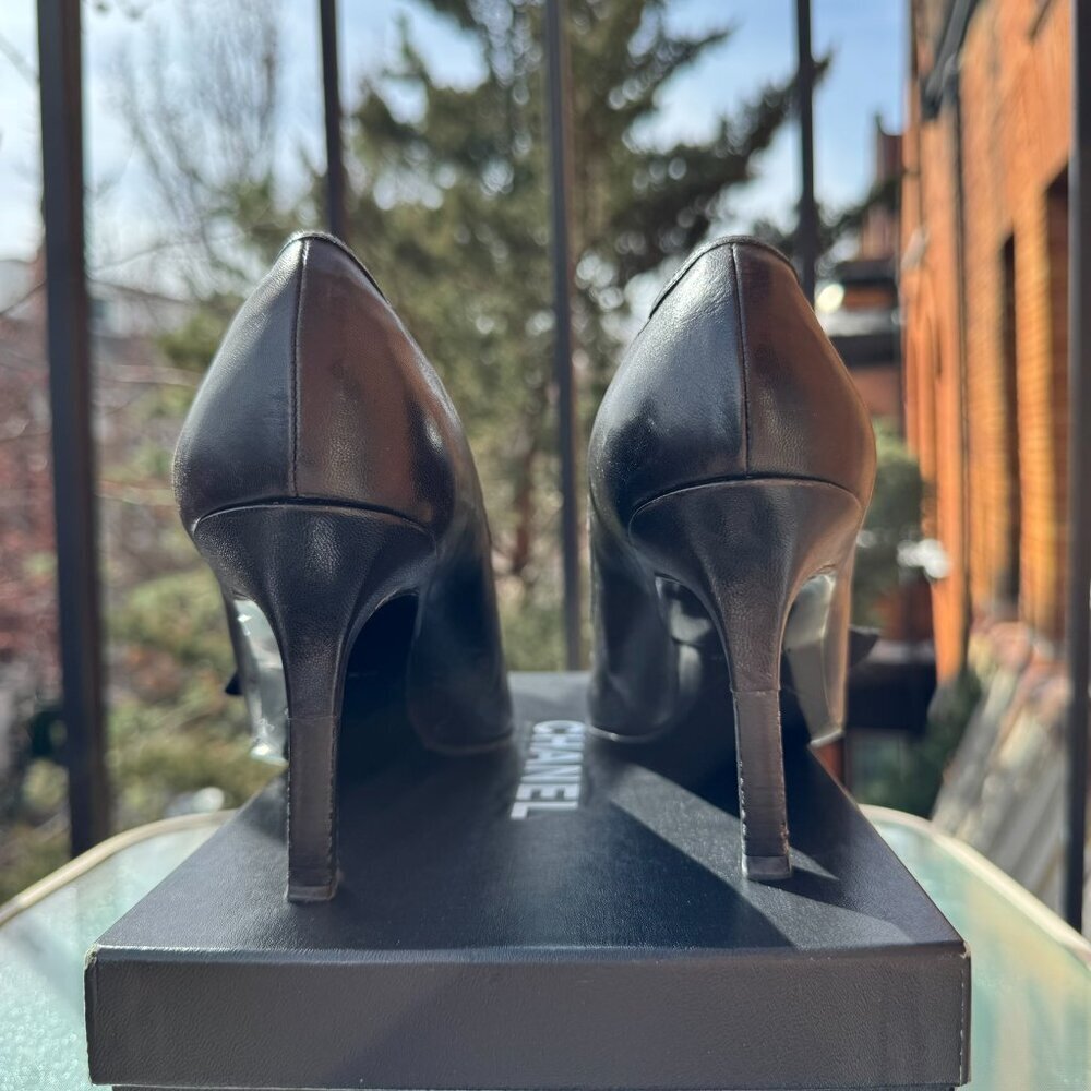 Vintage Chanel Classic Pump Black Camellia Flower Pointed Toe Heels CC US 7/EU38