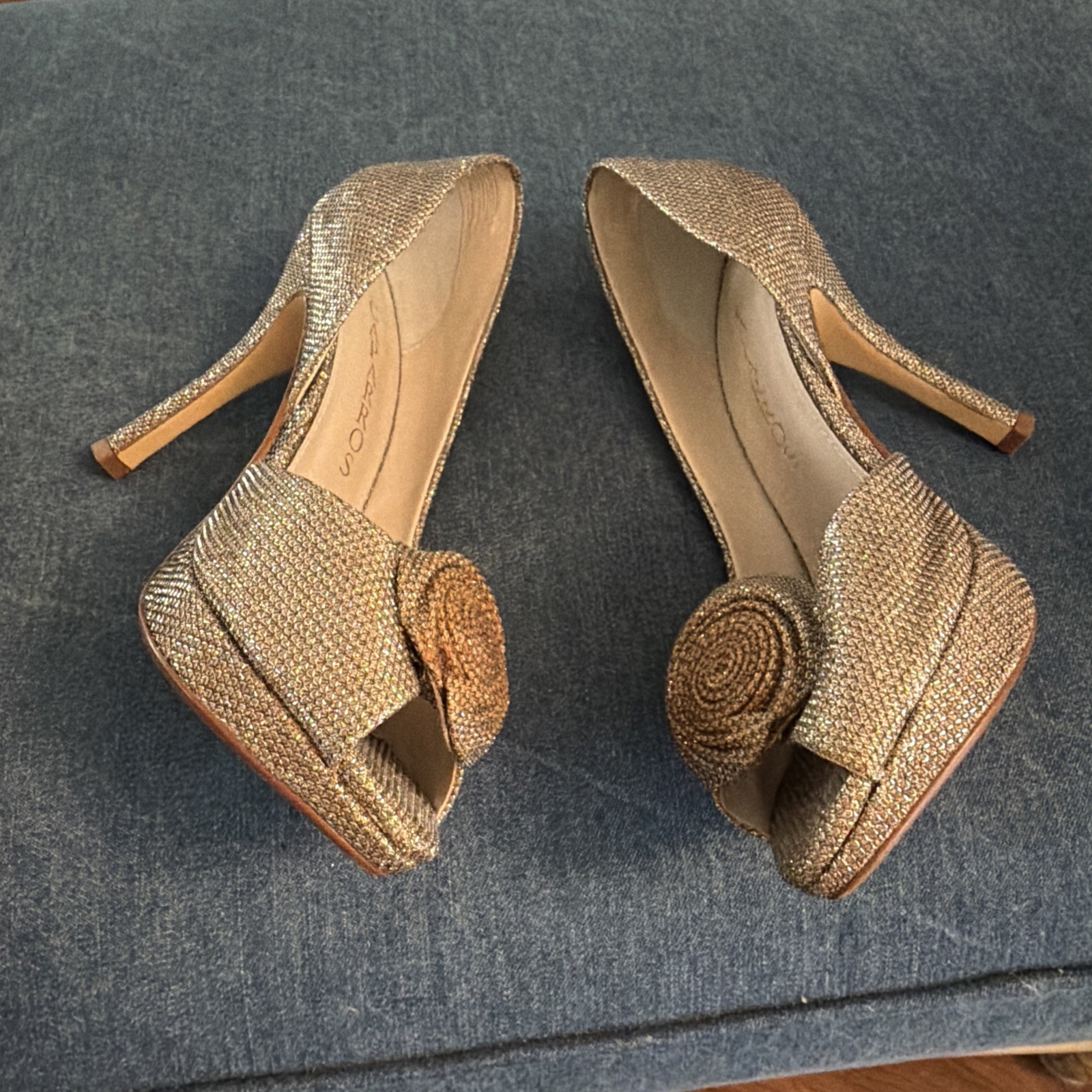 Caparros Gold Glitter 4” Comfort Heels | Party/Cocktail Ready 6B EUC
