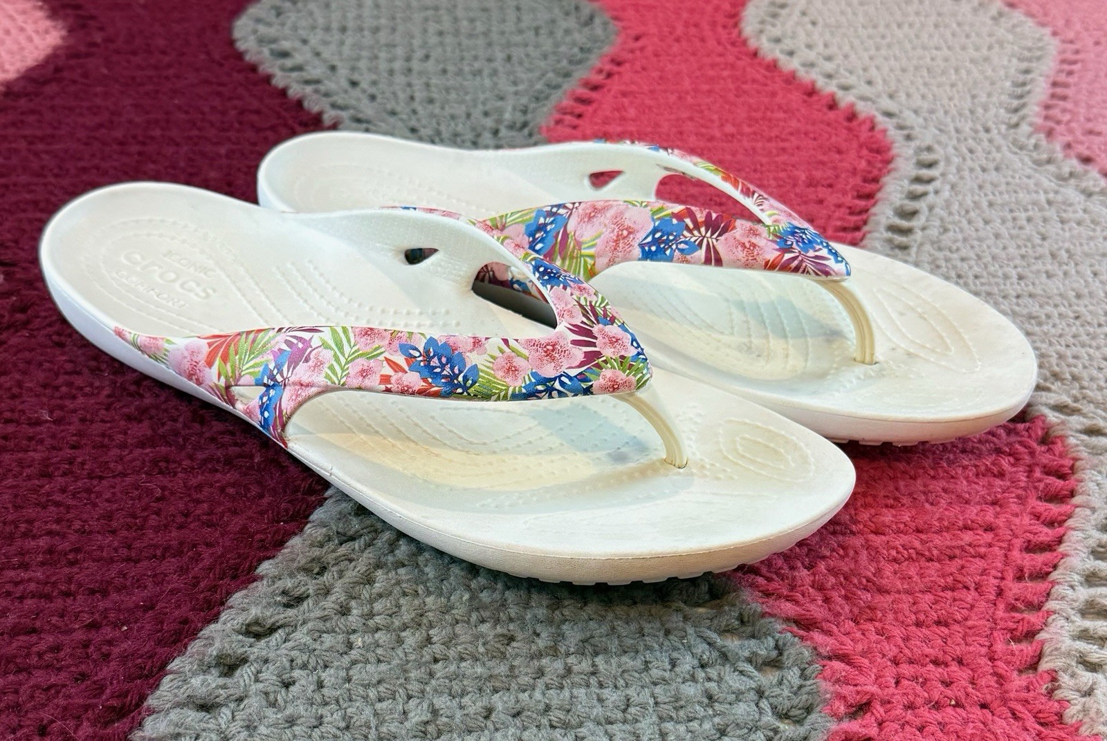 Crocs Kadee II Graphic Flip Flops Tropical Floral Womens Size 10