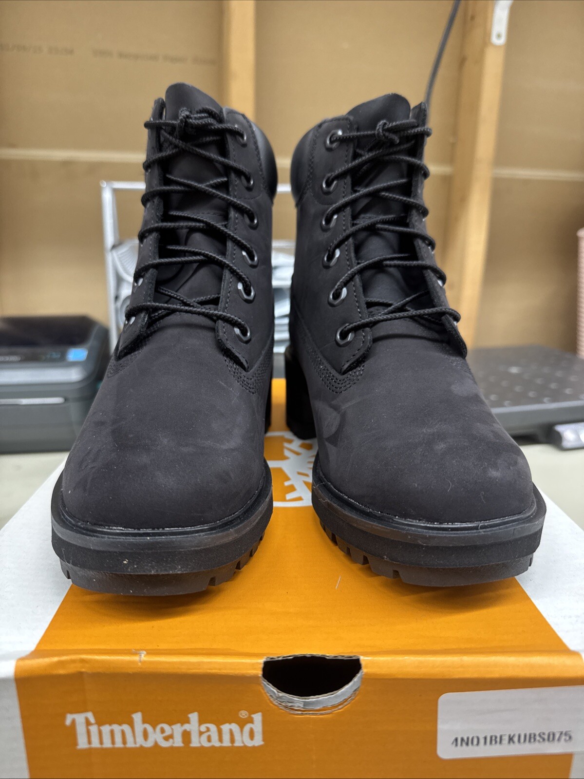 PICK SIZE – Timberland Women’s Kinsley BLACK Nubuck 6 Inch Waterproof Boot