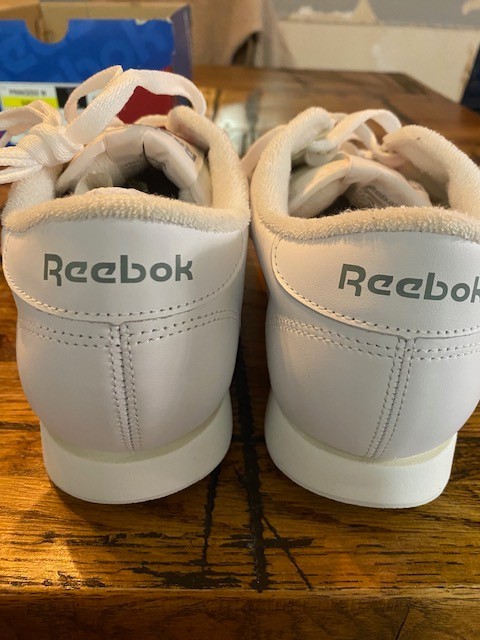 NWT Reebok Classics Lace Up Sneaker Princess White Size 8W Wide from 2009