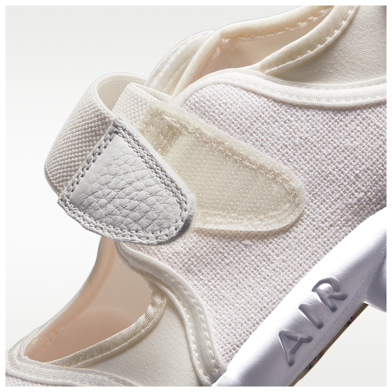 Nike Air Rift DJ4639-121 Split Toe Sandals Women’s Summit White Sail Coconut