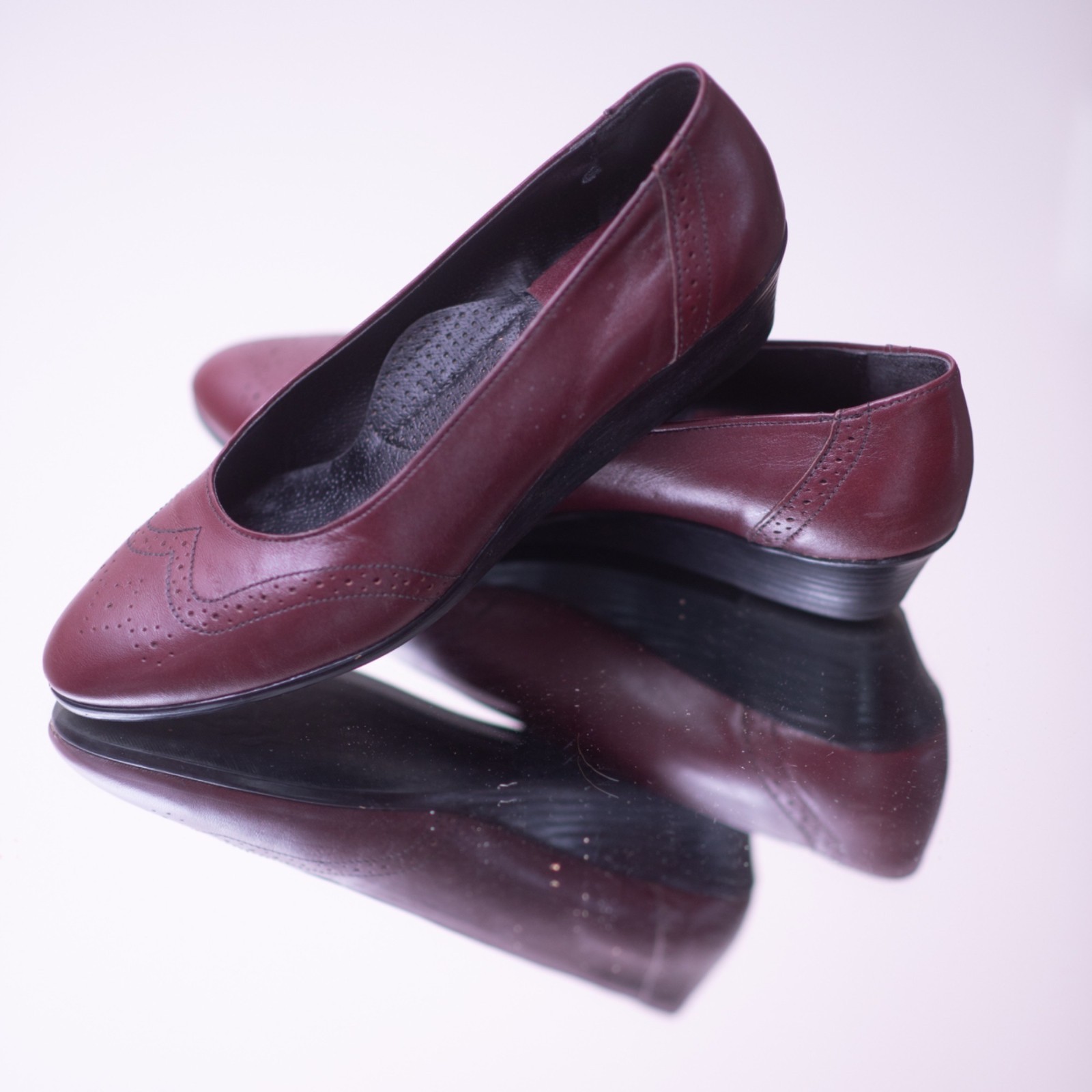 Vintage 80s Munro Christina Wine Pumps Womens 9 N USA Made Low Heel Officecore