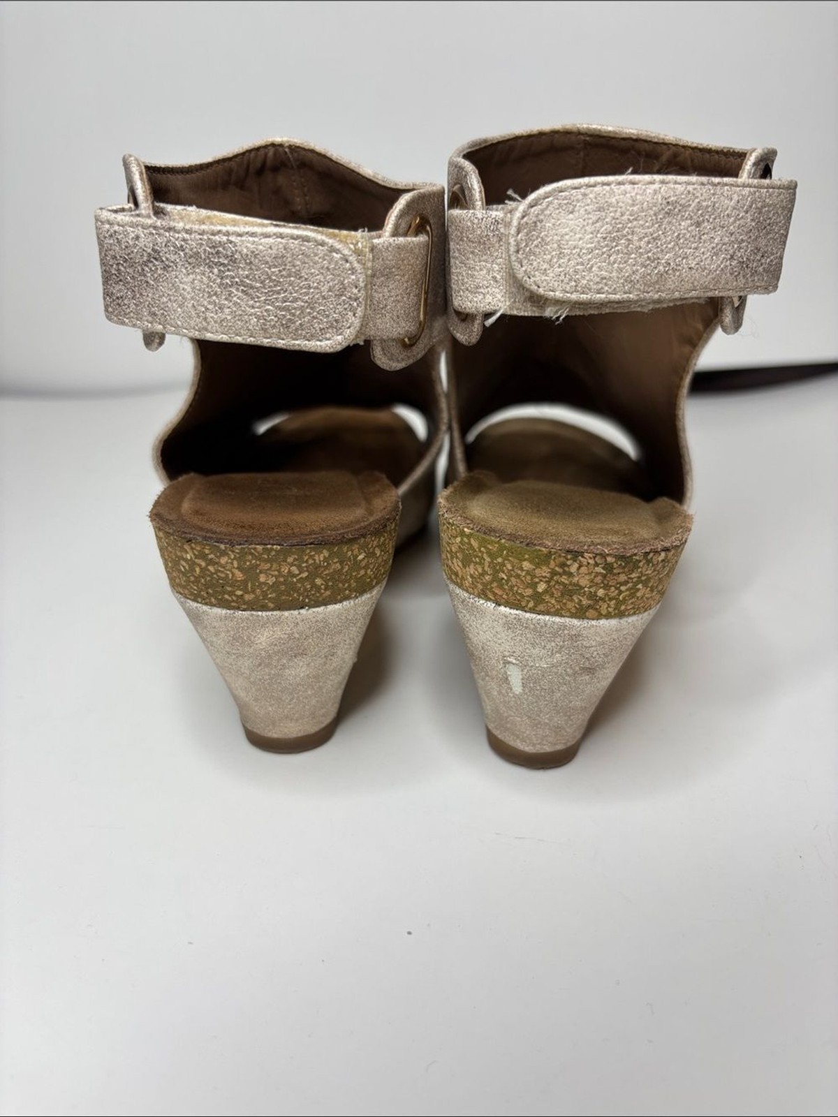 Boutique by Corky size 7 Peep-Toe Slingback Wedge in Shimmery Taupe