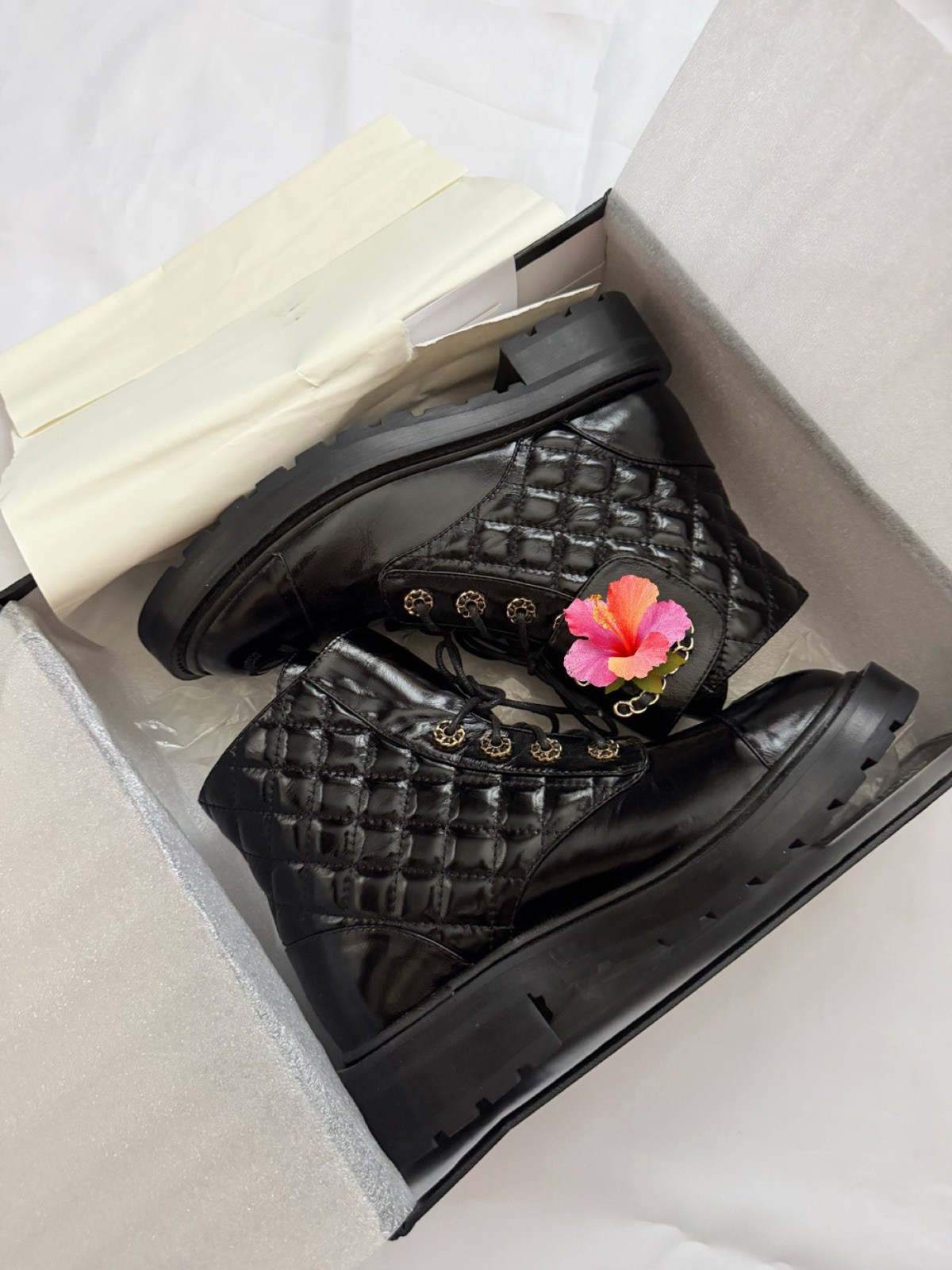 New Black Quilted Leather Lace-Up Ankle Boots Women’s EU 39 With Box