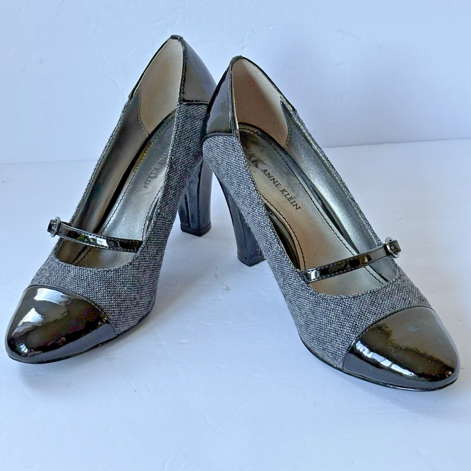 Anne Klein Mary Jane Heel Women 6 Sweet Pea Grey Fabric Black Patent Pump 3.25″