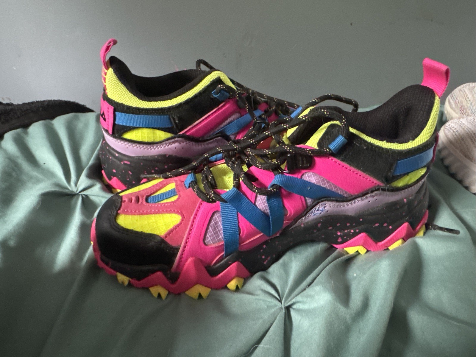 Fila Oakmont TR Women’s Athletic Shoes Pink/Multicolor Size 6