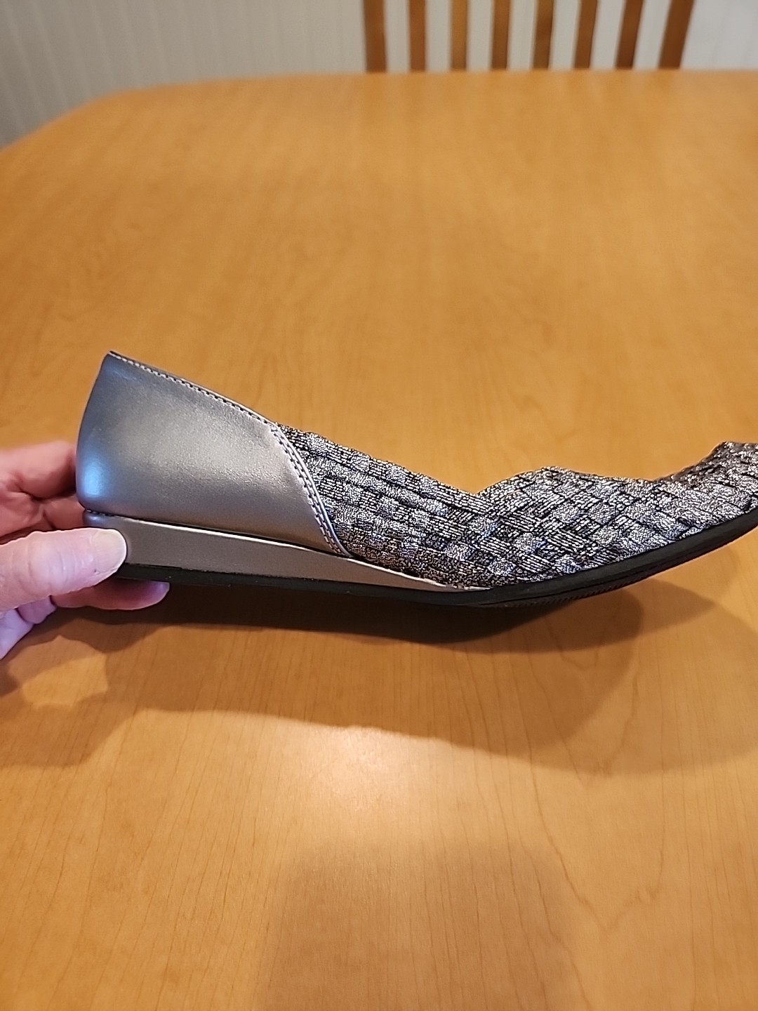 Trendsetter Women’s Slip Ons. Silver. Size 9.5 M