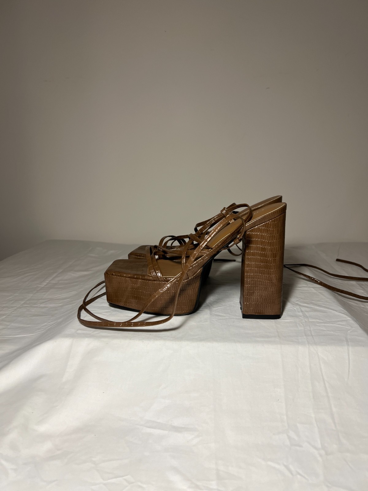 Forever 21 Women’s 8.5 Brown Strappy Crocodile Embossed Block Platform Heel