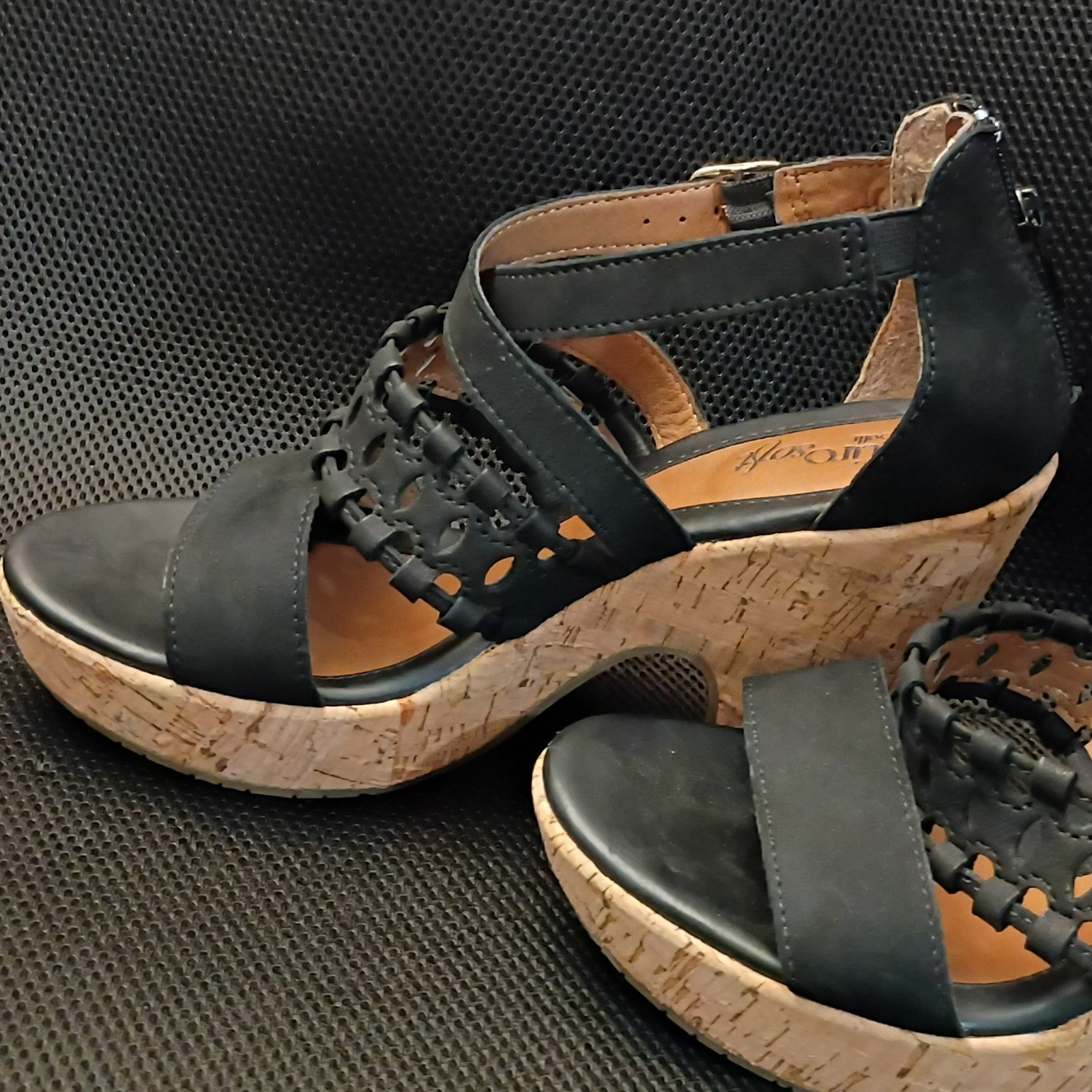 Eurosoft by Sofft Women’s Black Leather Strappy Wedge Sandals Ankle Strap 7.5