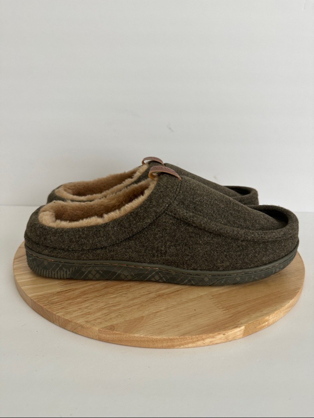 Muk Luks Miles Clog Mens Memory Foam Slip Resistant Slip-On Slippers, Sz M 9/10