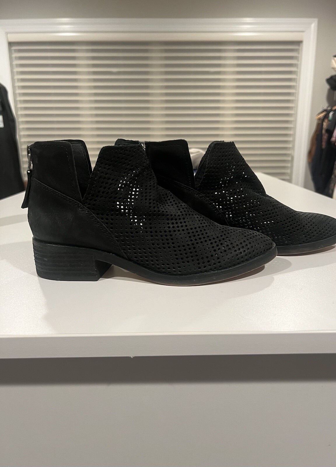 Dolce Vita Sher Perforated Bootie Laser Cut Back Zip Black Suede 7.5