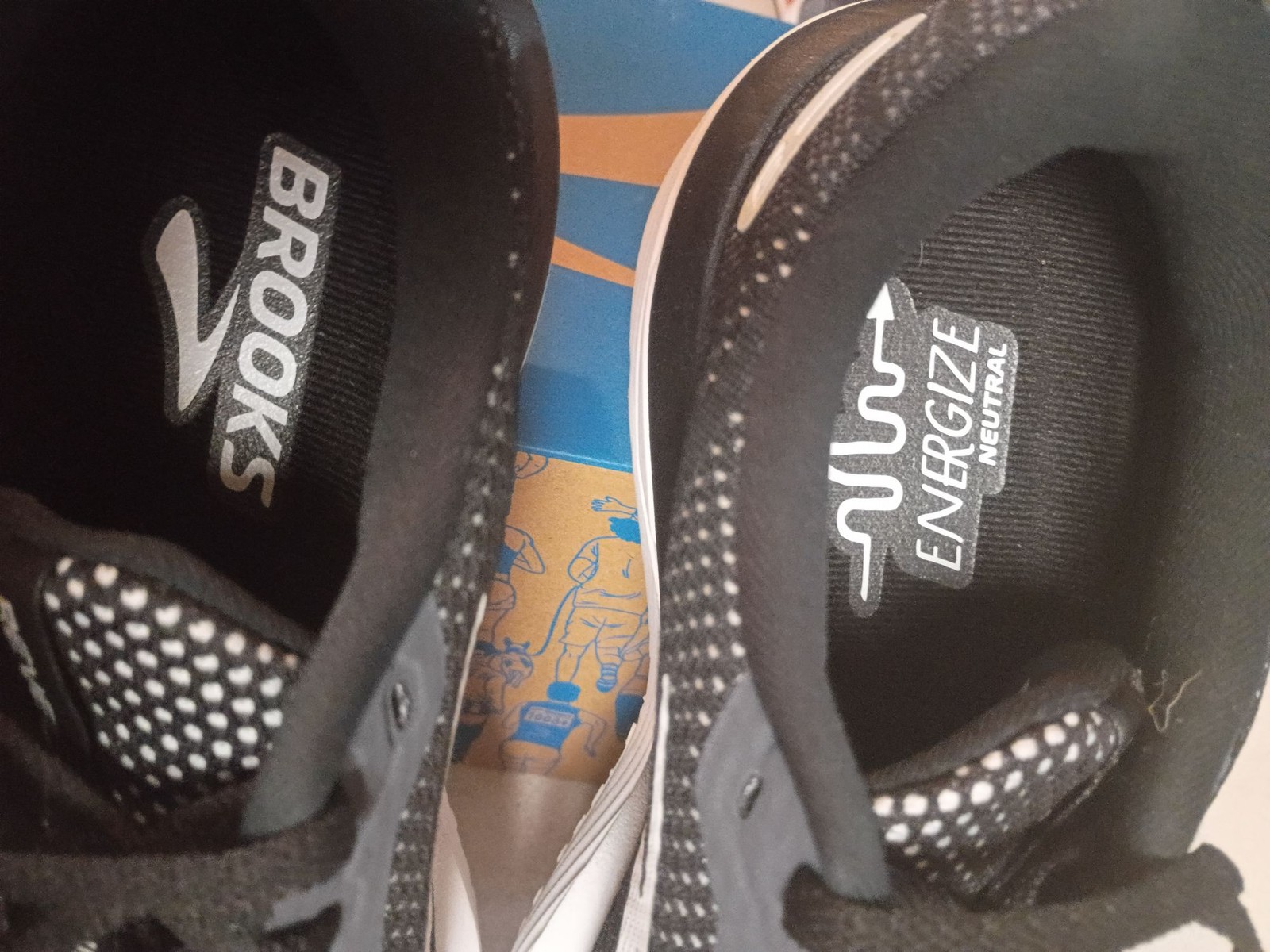 Brooks Revel Women’s Running Shoes Black White Mesh Sneakers Size 9