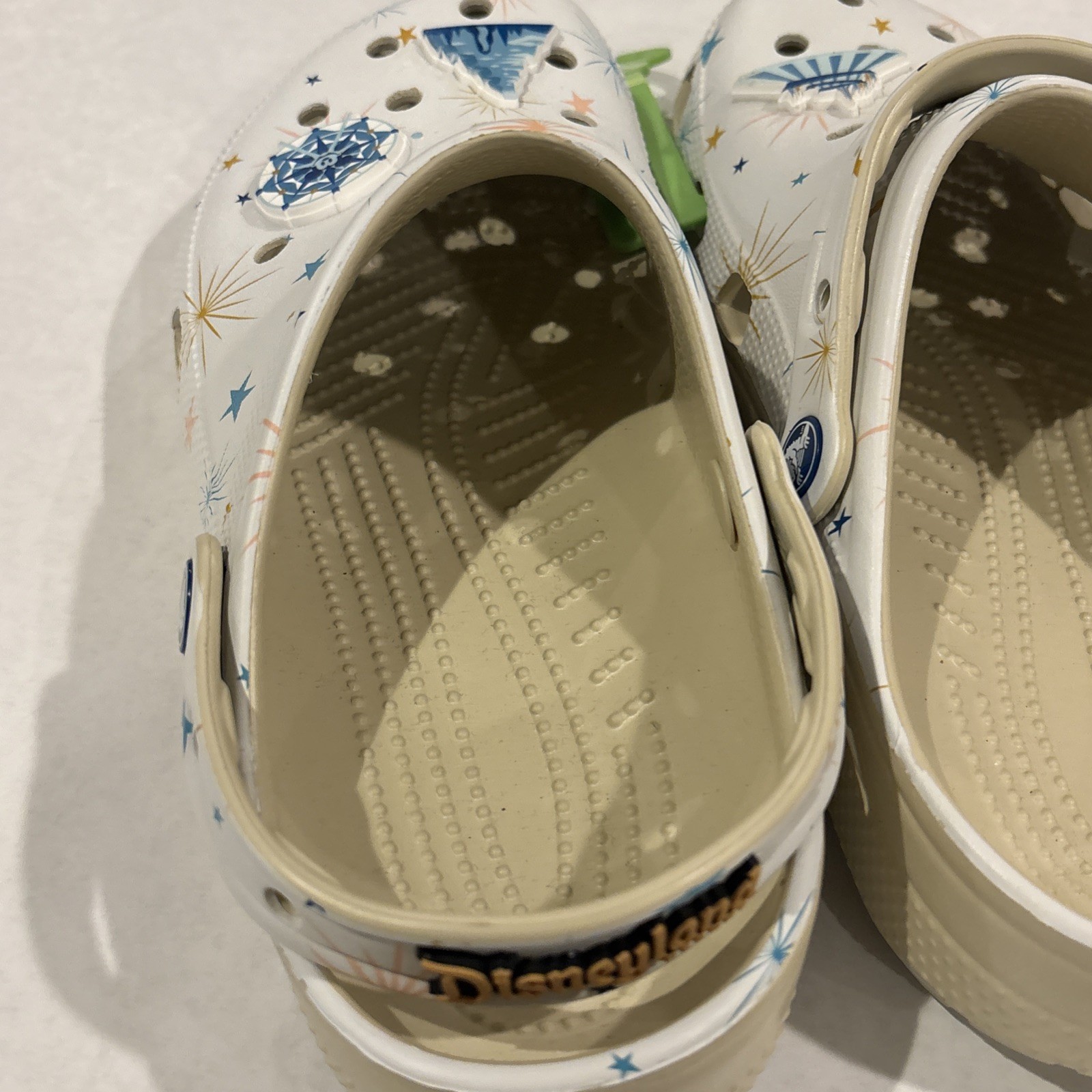 Crocs Disneyland Walt Disney World Park Icons Clogs Size M8 W10 – New No Box