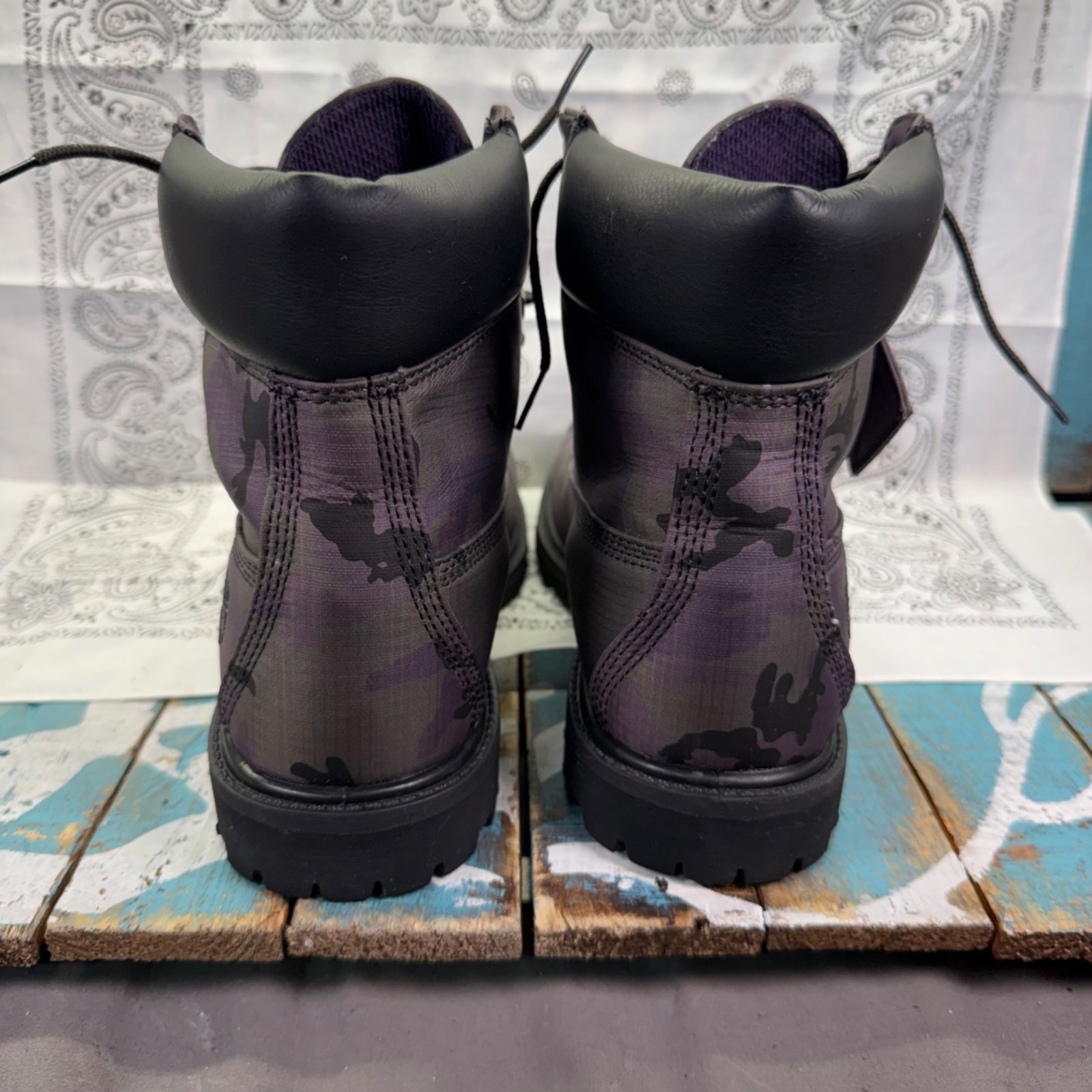 Timberland A25E3 Purple Camo 6″ Iridescent Premium Fabric Boots Womans Sz 10