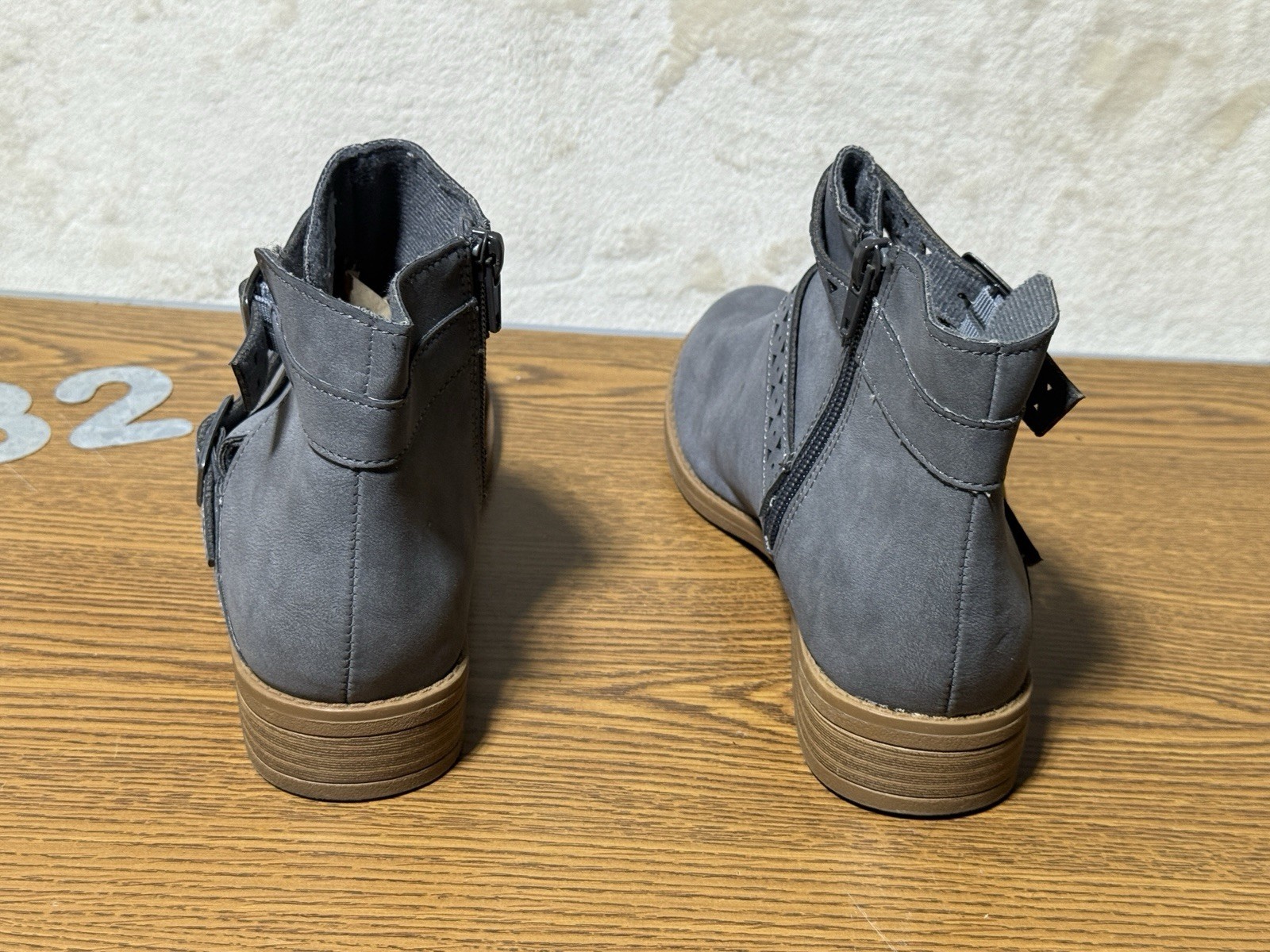 American Eagle Boots Womens 7.5 Casual Side Zip Ankle Bootie Gray Faux Leather
