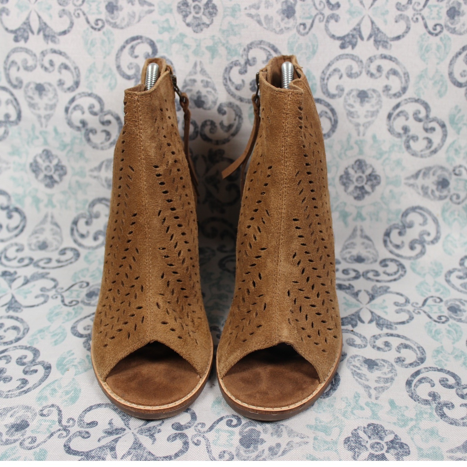 TOMS Majorca Peep Toe Ankle Boots Tan Suede Perforated Block Heel Womens 8.5