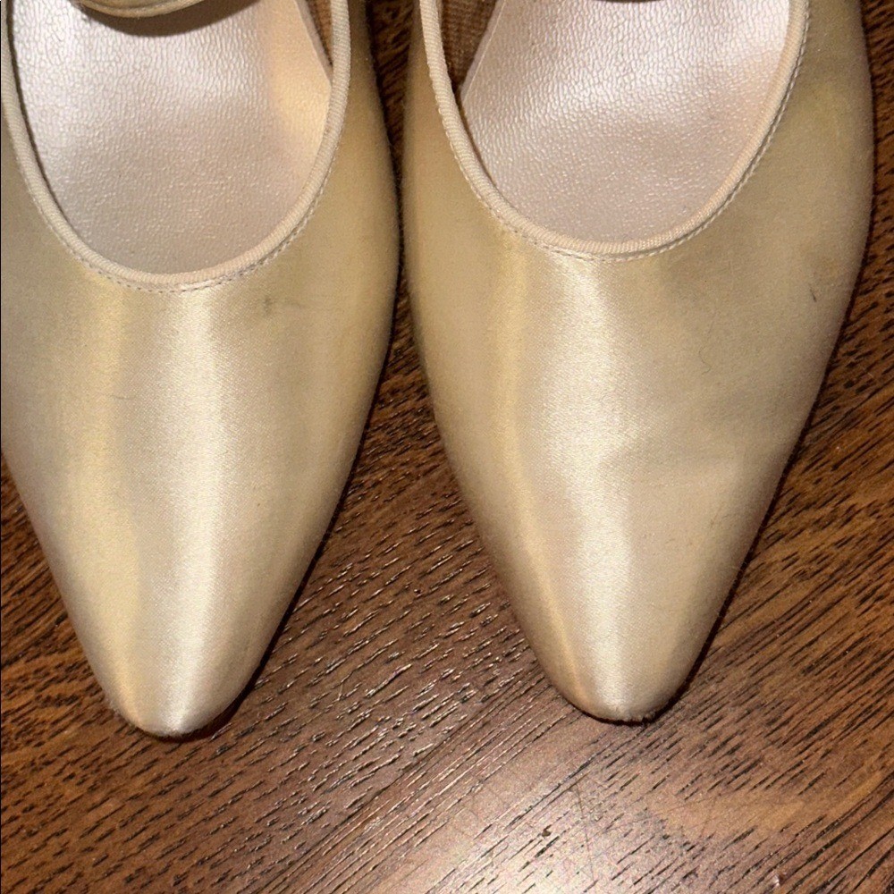 Vtg Dyeables «Cheers» Creamy White Satin Dressy Mary Jane Pointy Toe Low Pumps
