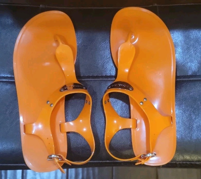 MICHAEL KORS MK PLATE ICONIC JELLY LOGO ORANGE THONG SANDALS 7.5